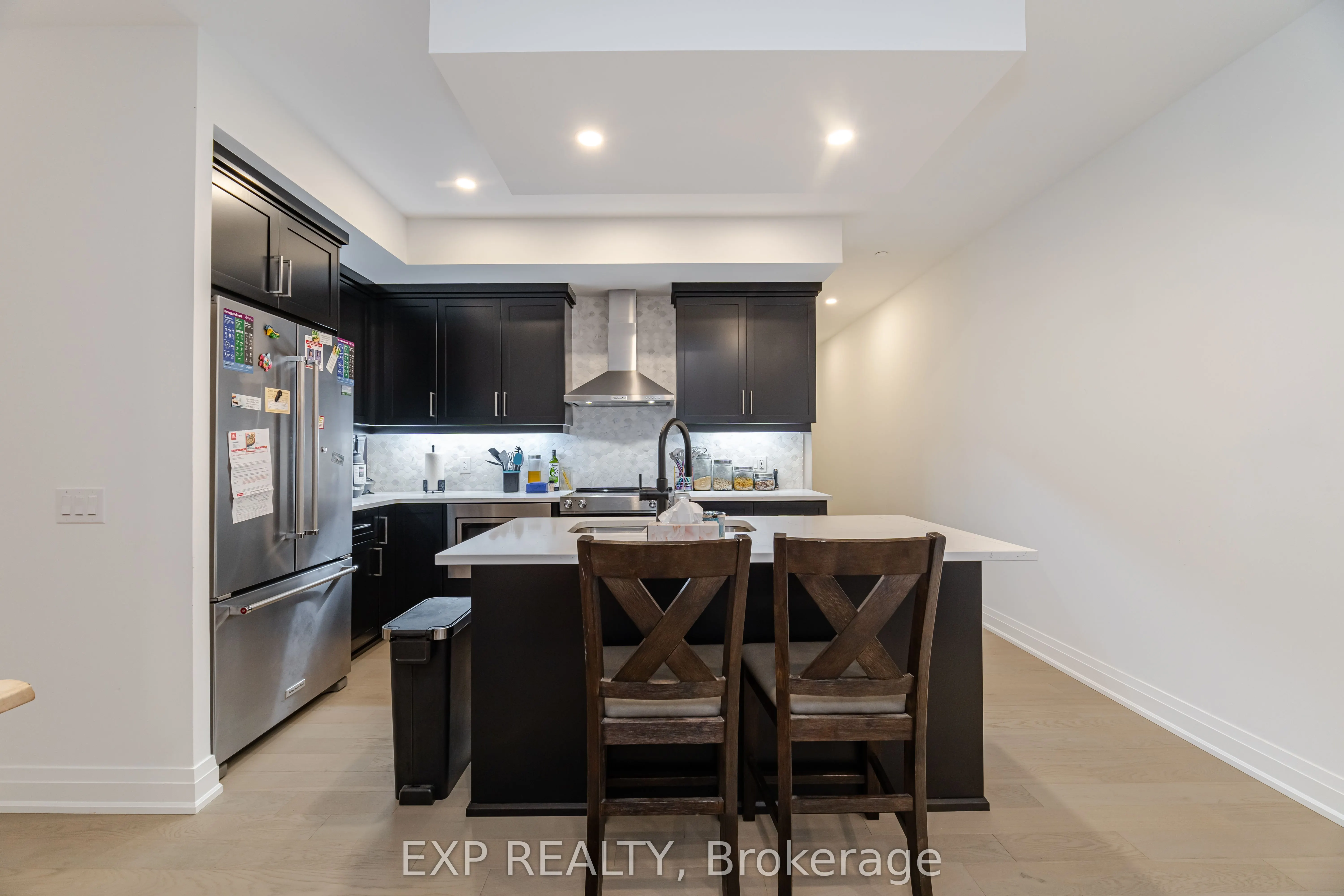 71 Wyndham Street S, #903
