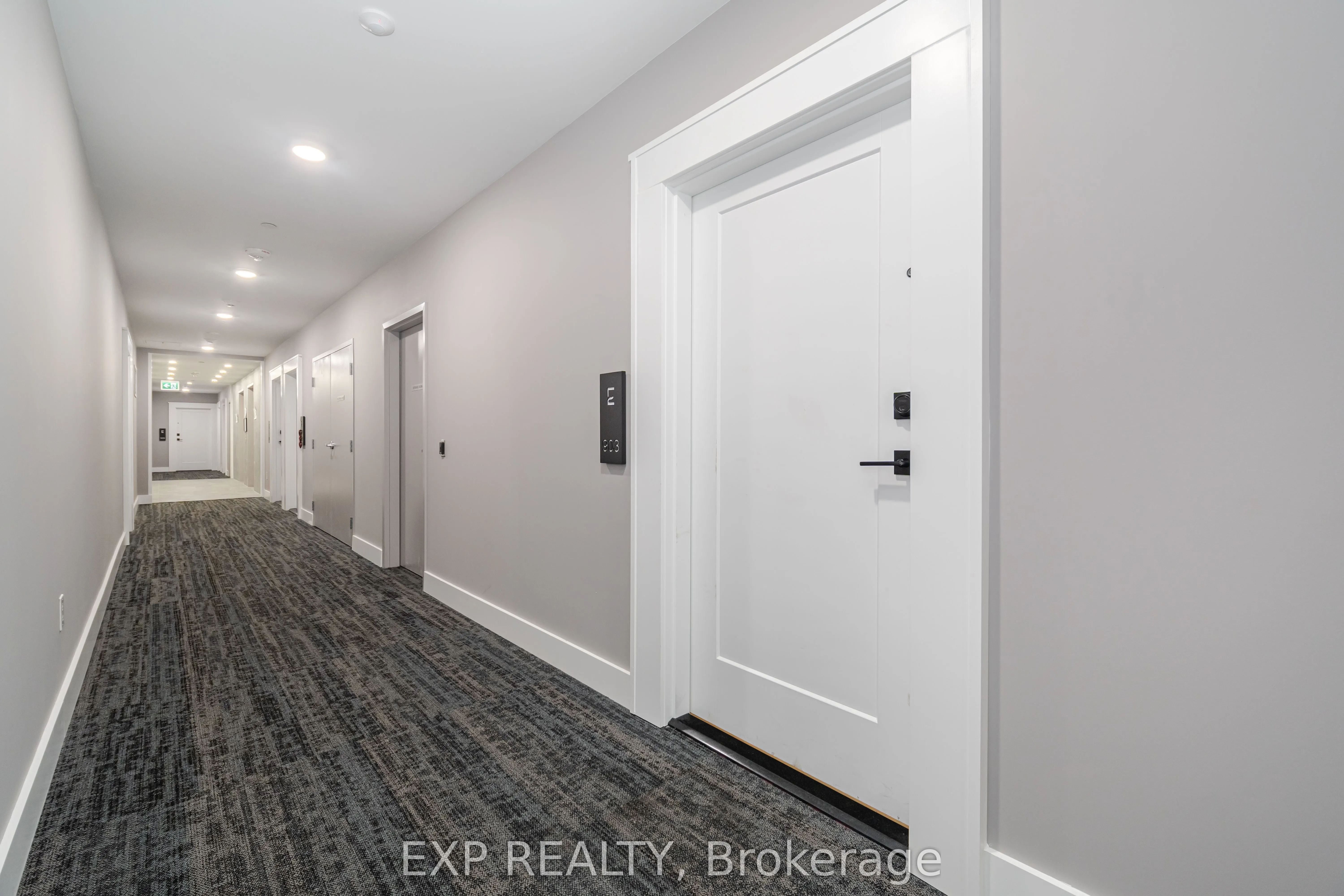 71 Wyndham Street S, #903