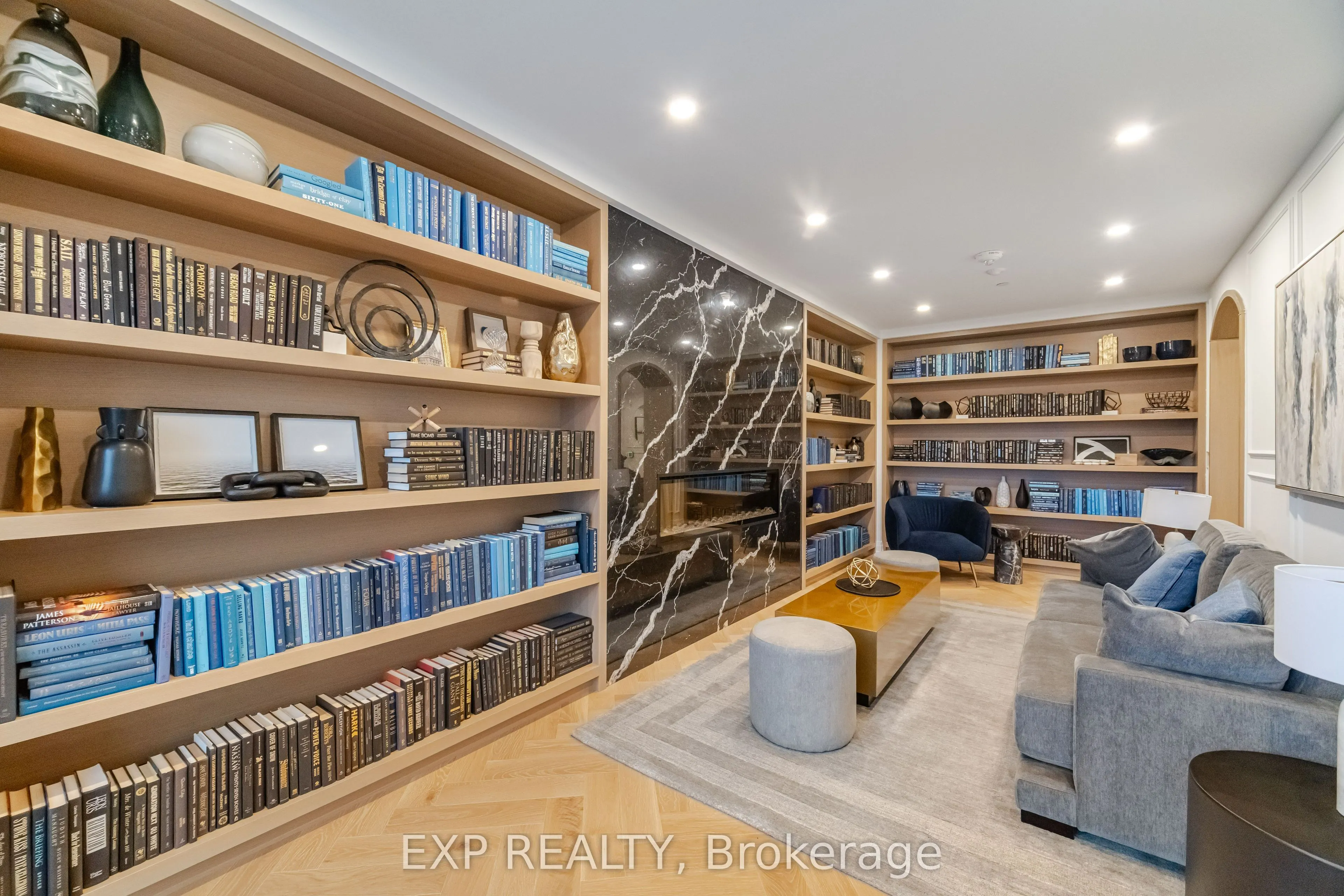 71 Wyndham Street S, #903