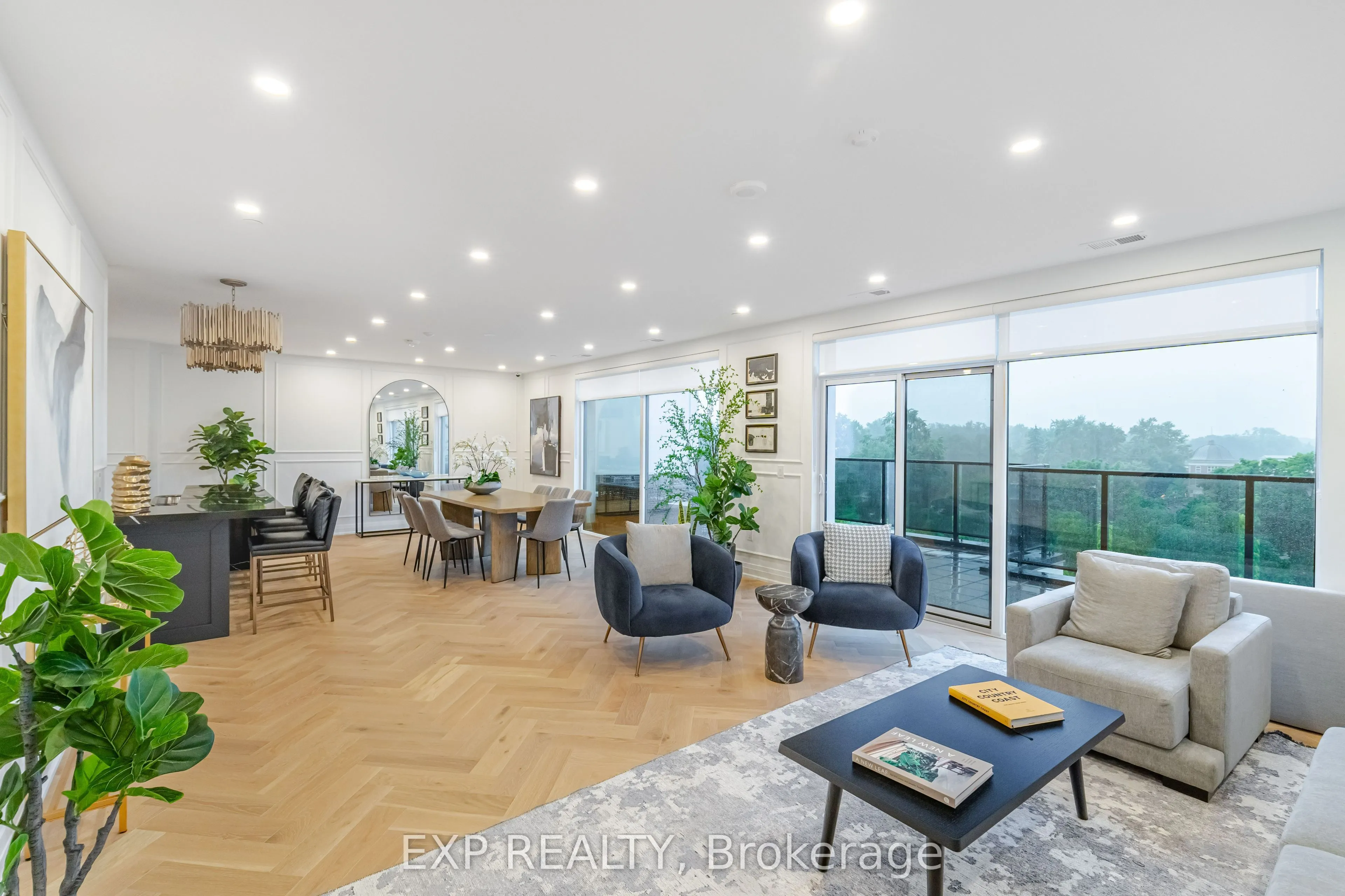 71 Wyndham Street S, #903
