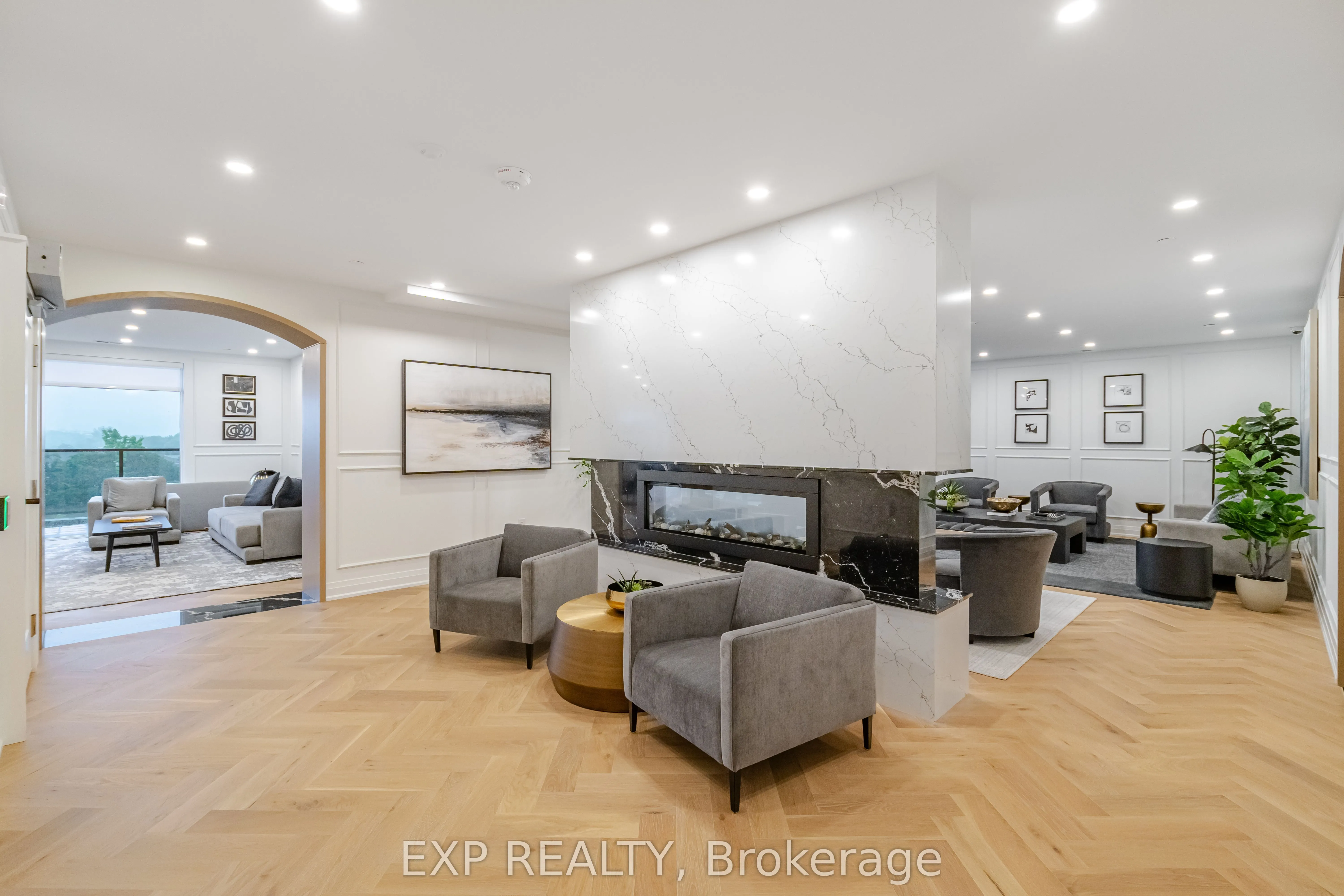 71 Wyndham Street S, #903