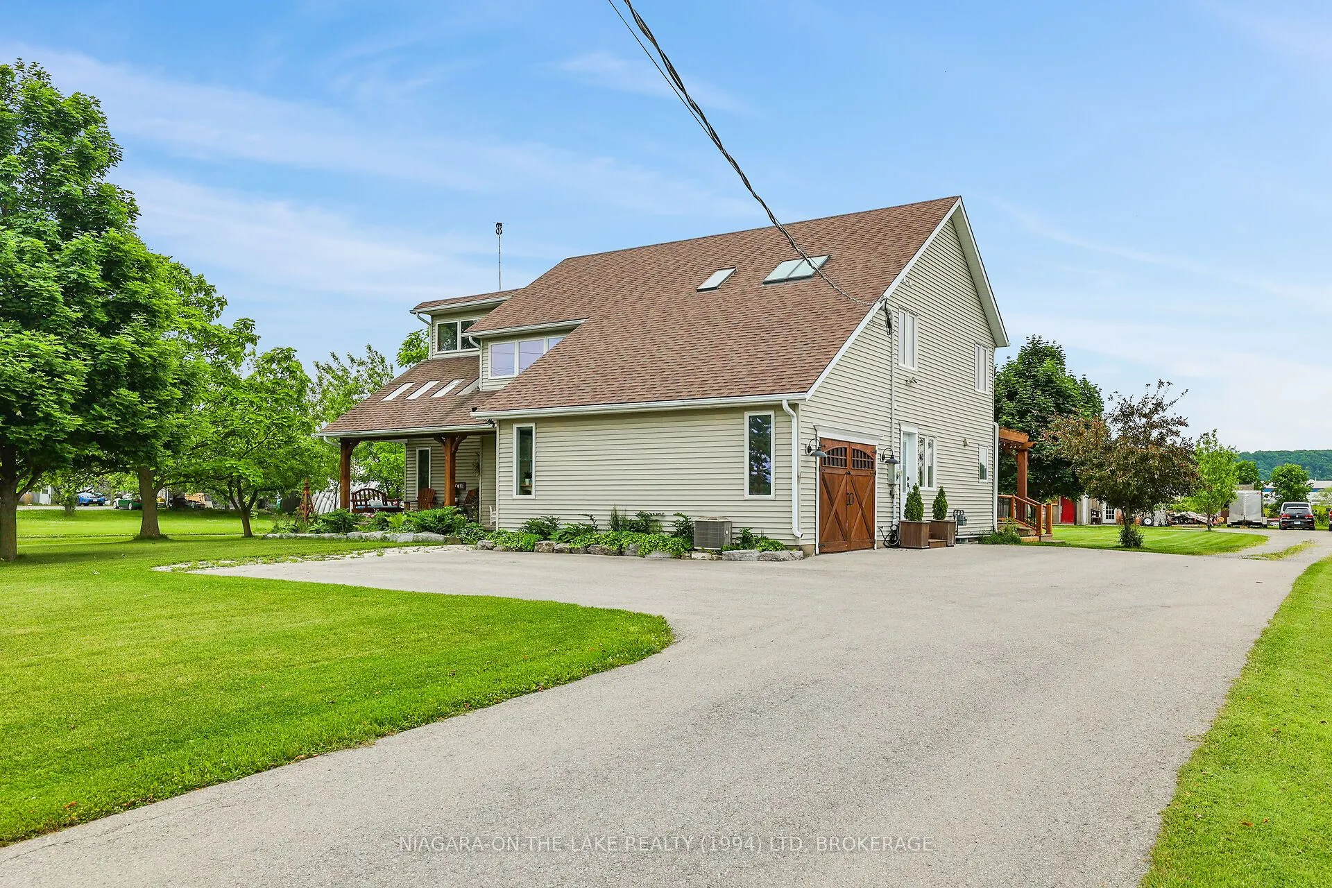 445 QUEENSTON Road