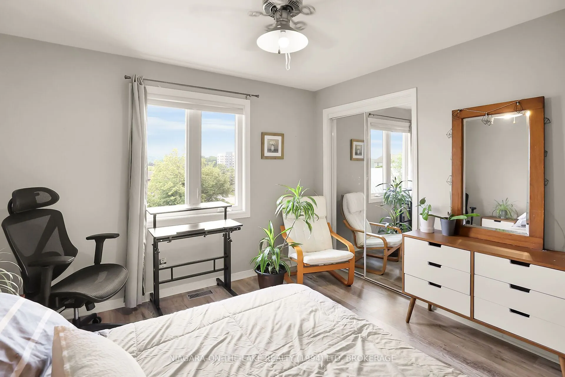 445 QUEENSTON Road