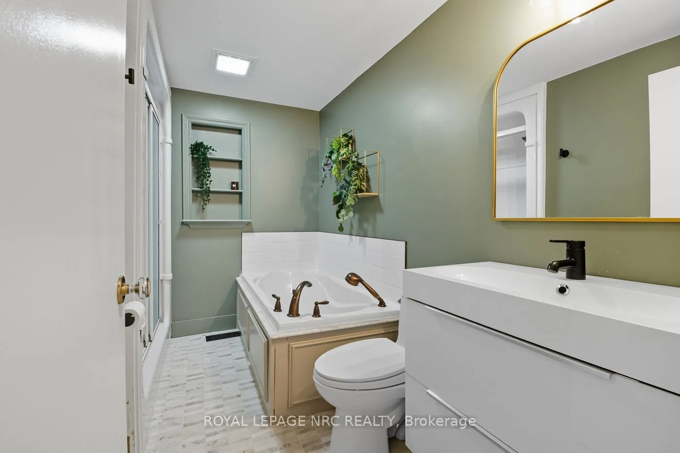 3754 Highland Drive