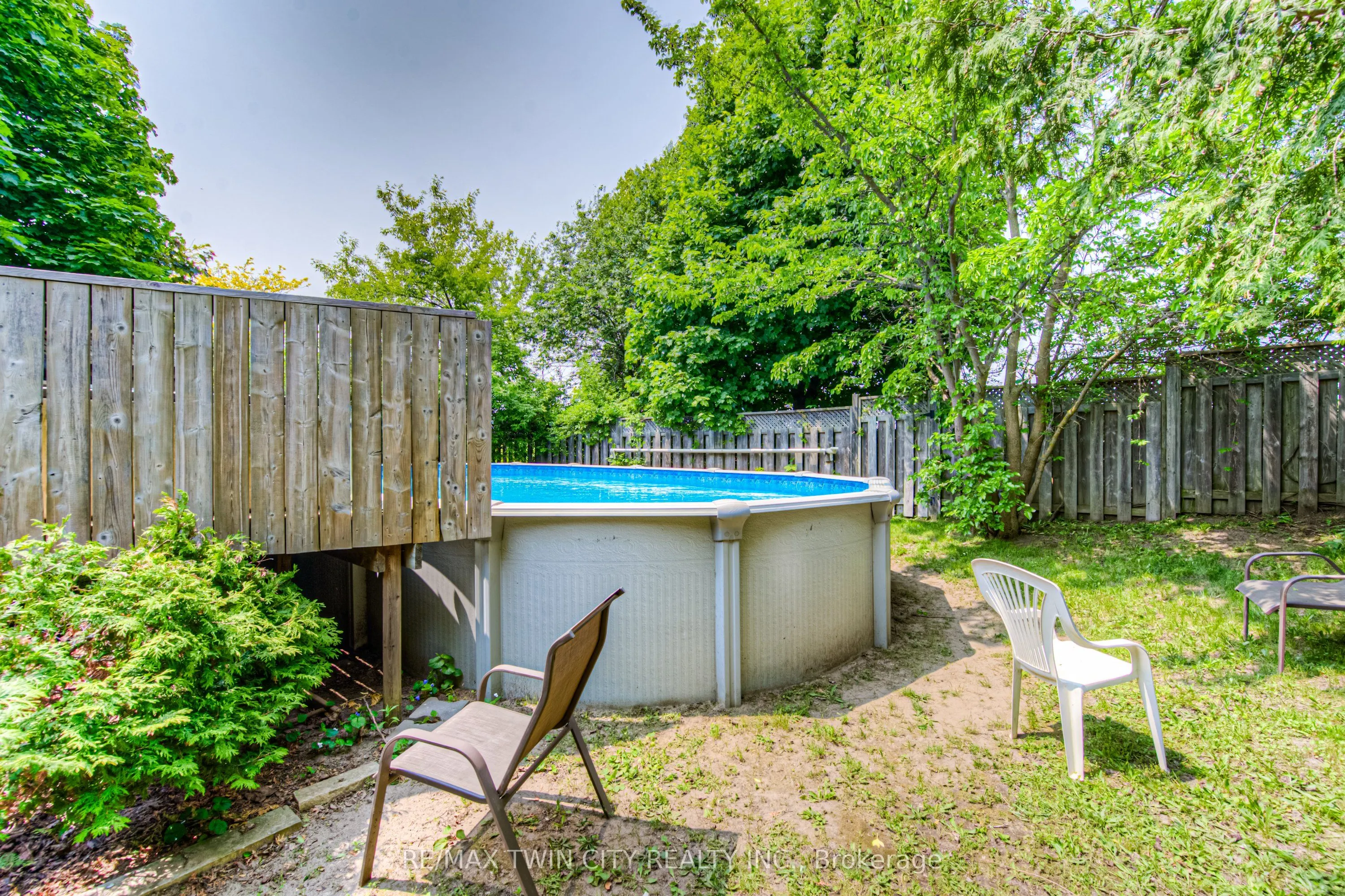 82 Roseneath Crescent