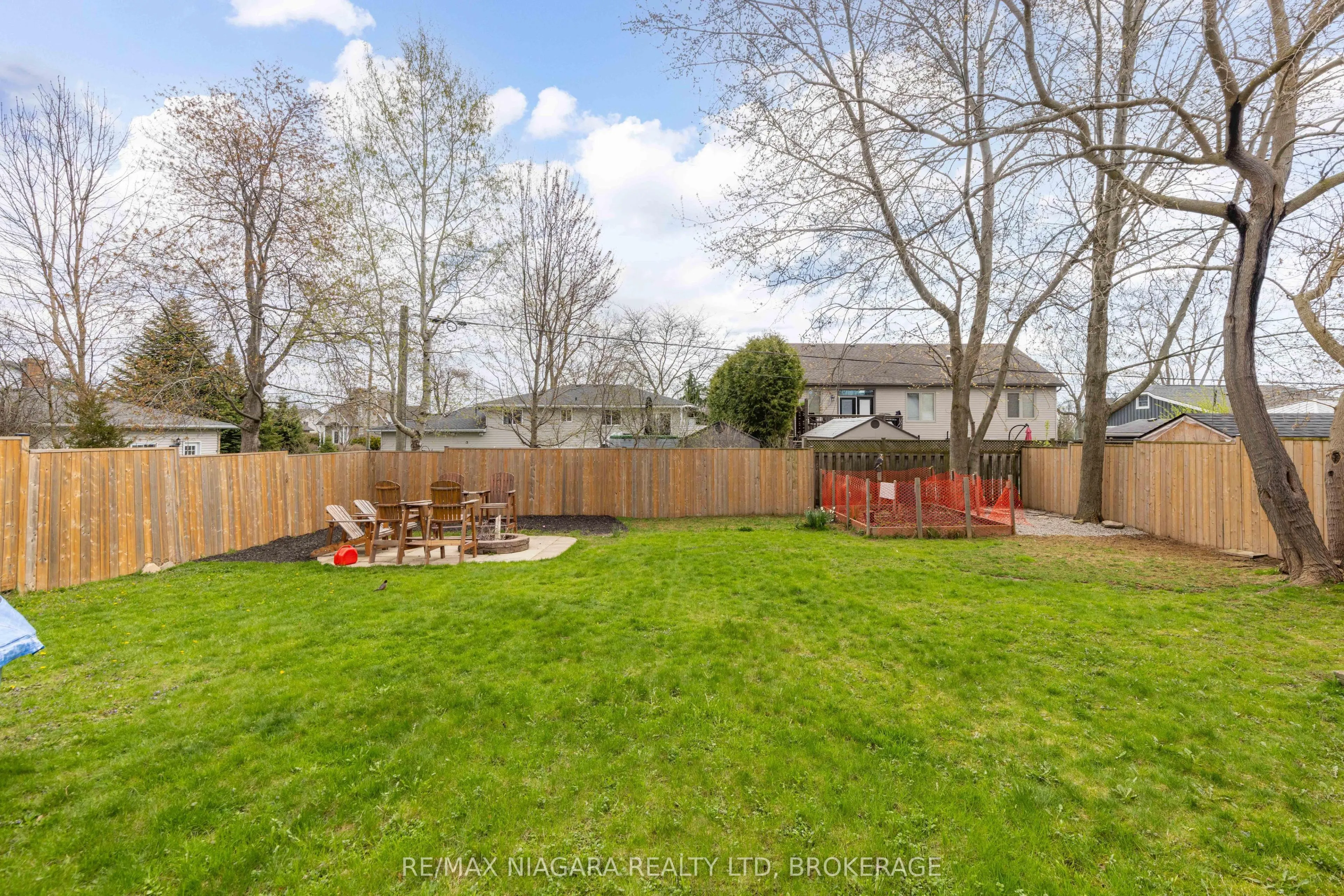 44 Maple Leaf Avenue S