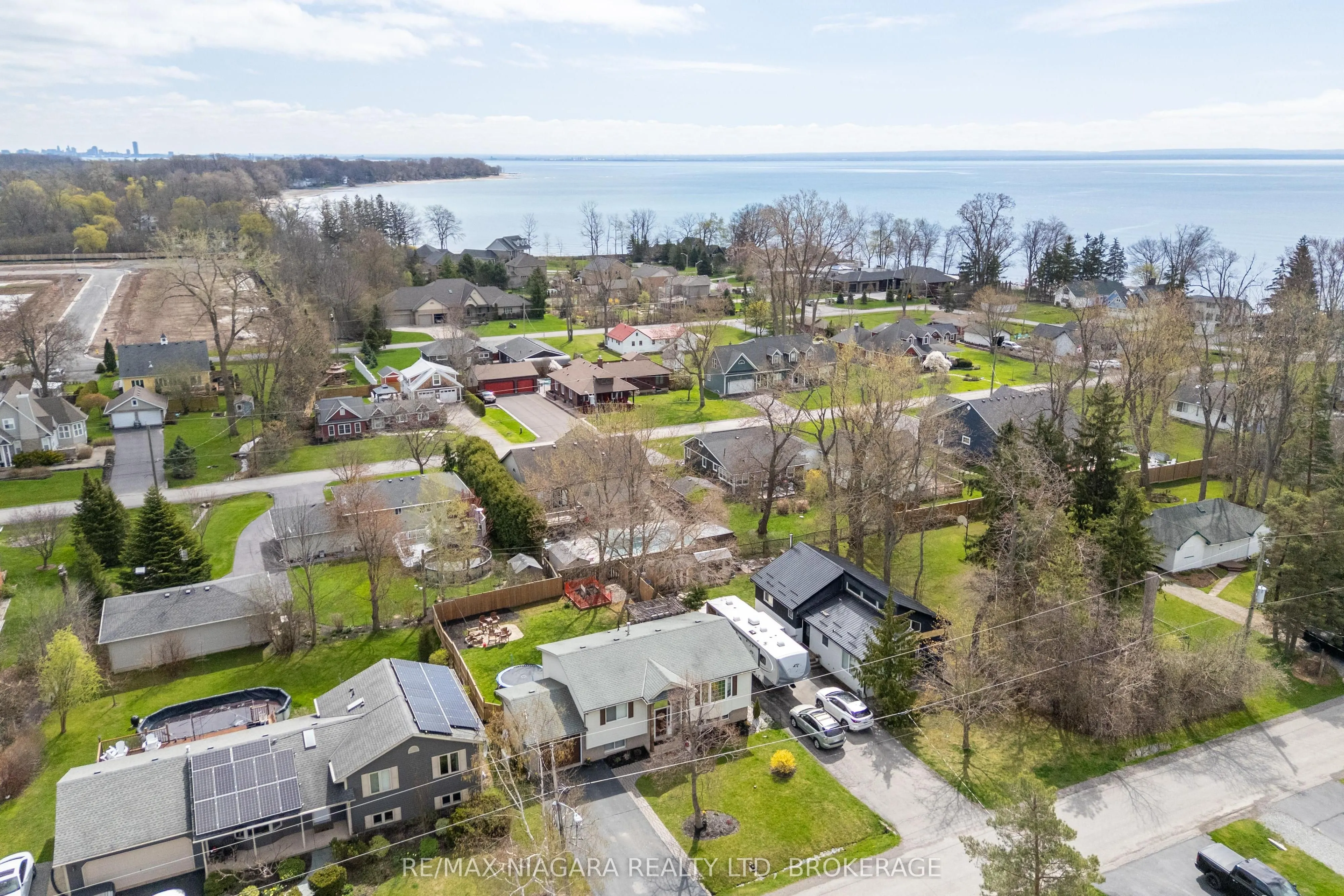 44 Maple Leaf Avenue S