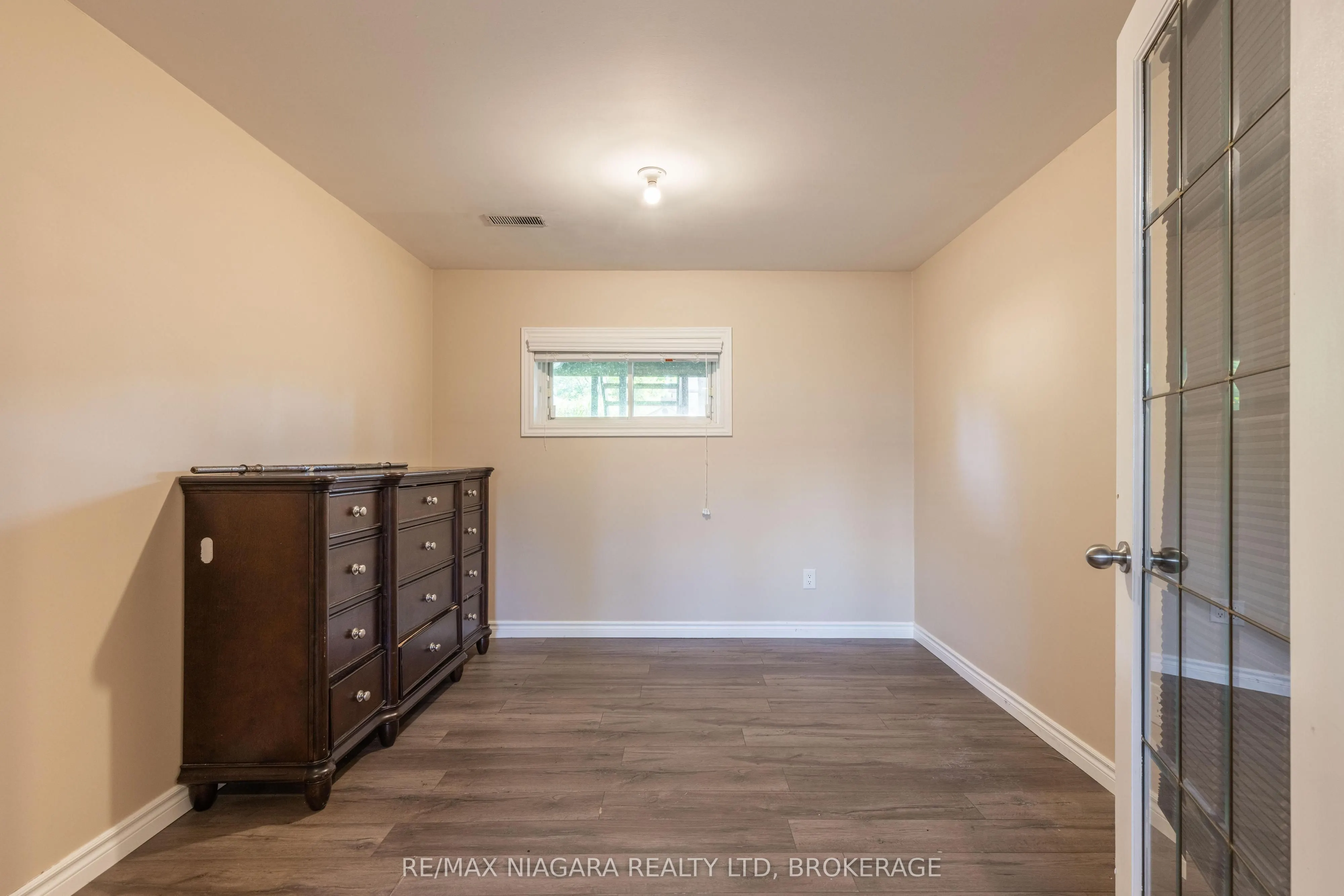 44 Maple Leaf Avenue S