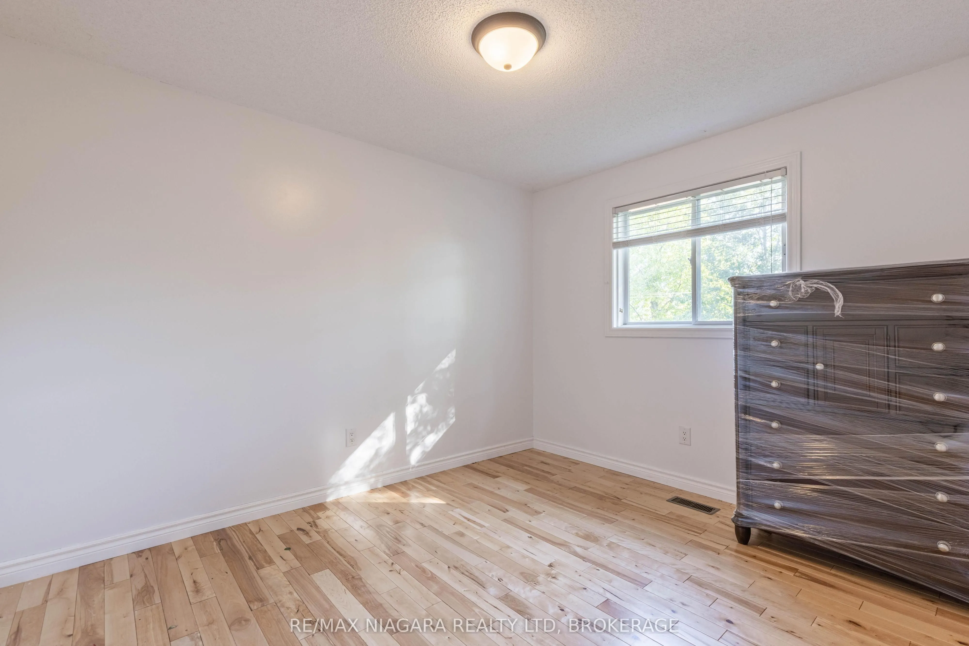 44 Maple Leaf Avenue S