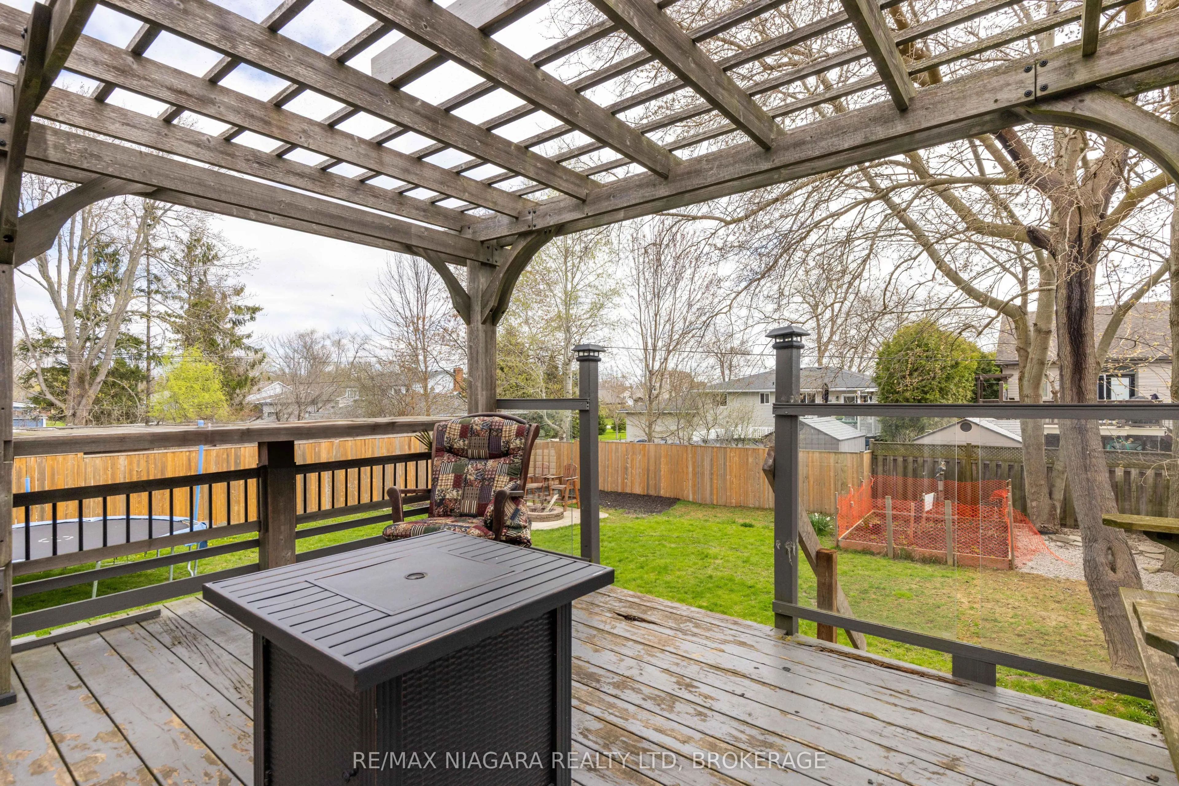 44 Maple Leaf Avenue S