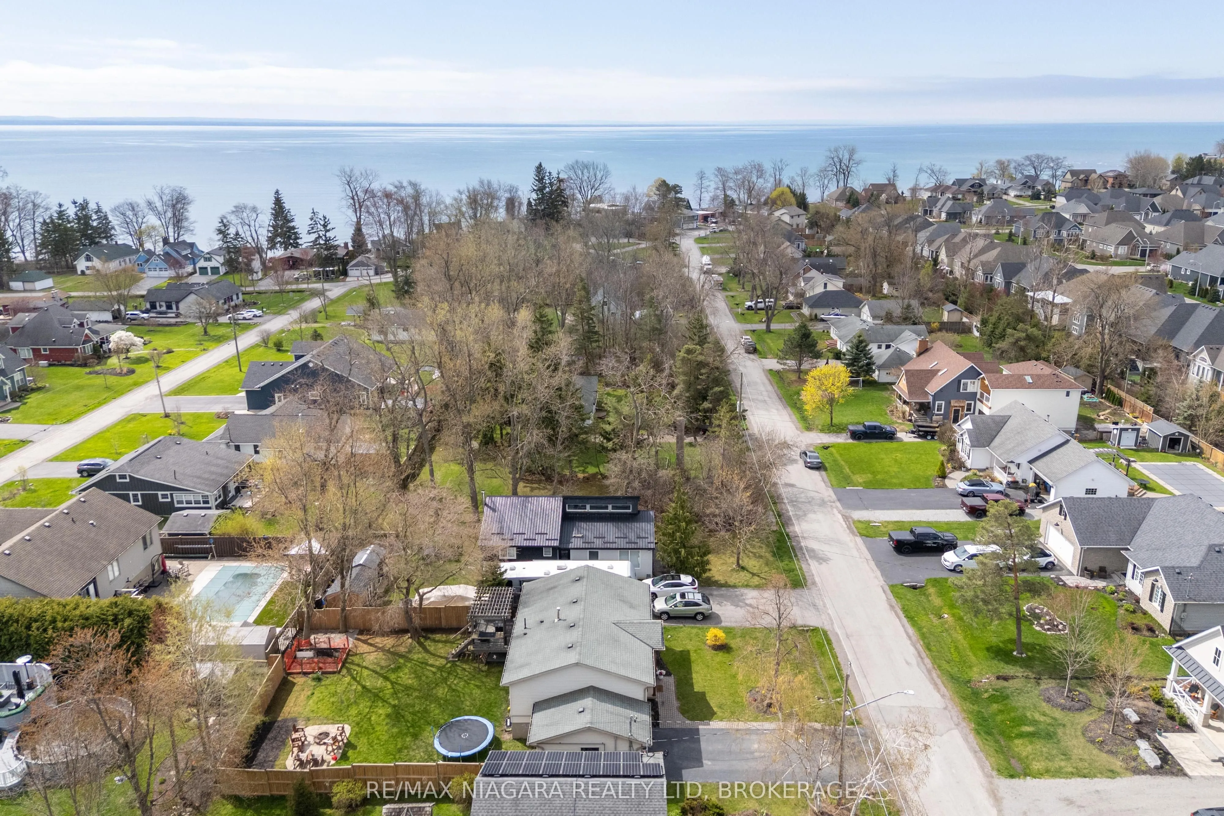 44 Maple Leaf Avenue S