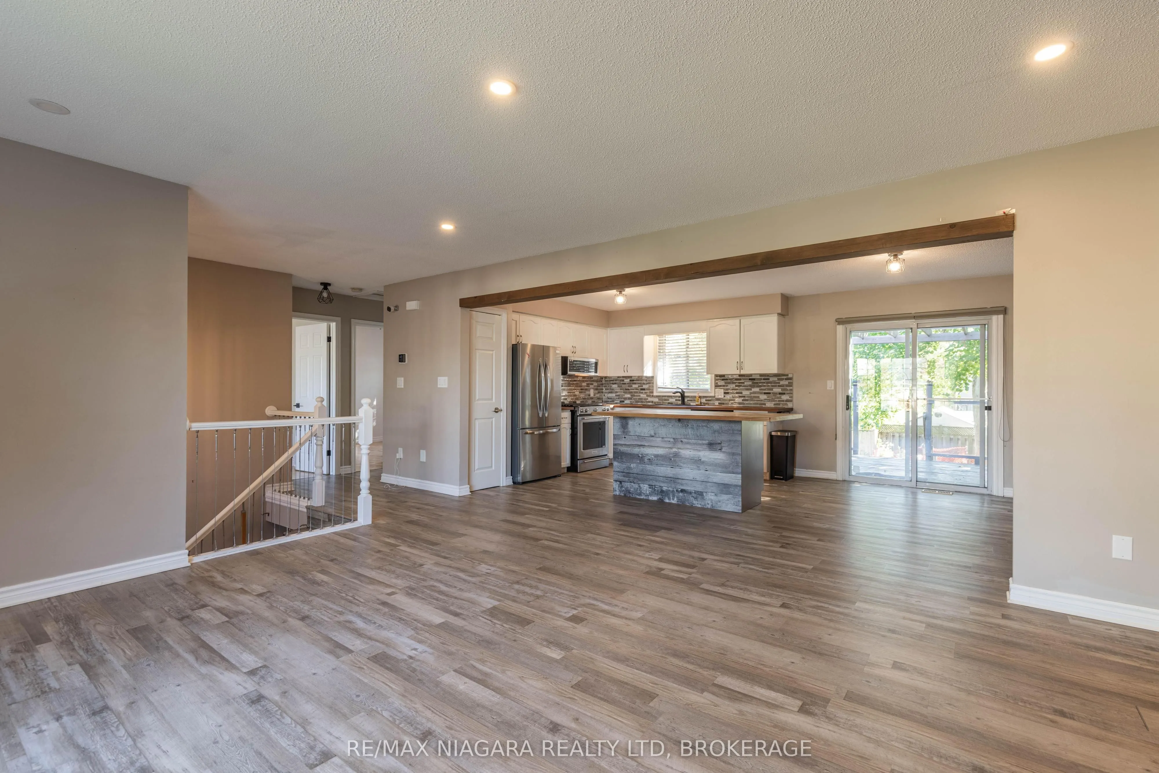 44 Maple Leaf Avenue S