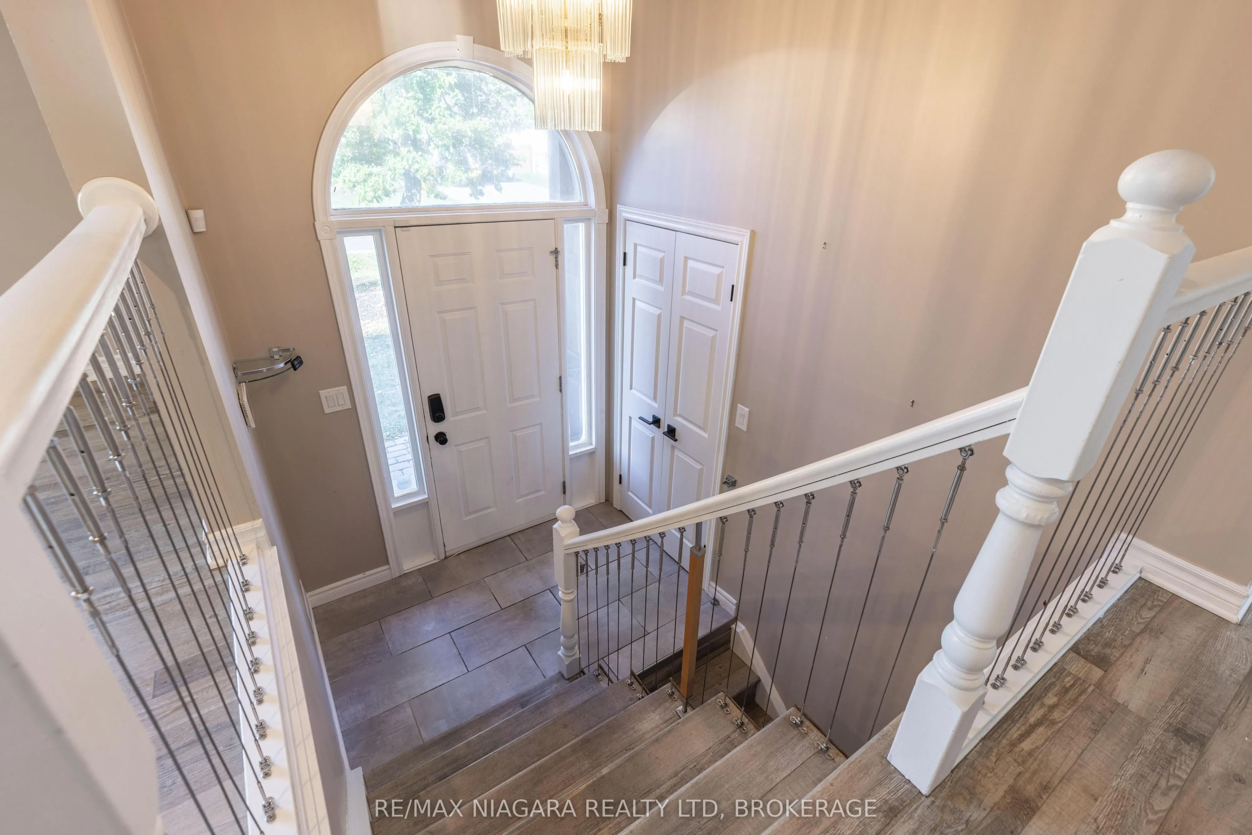 44 Maple Leaf Avenue S