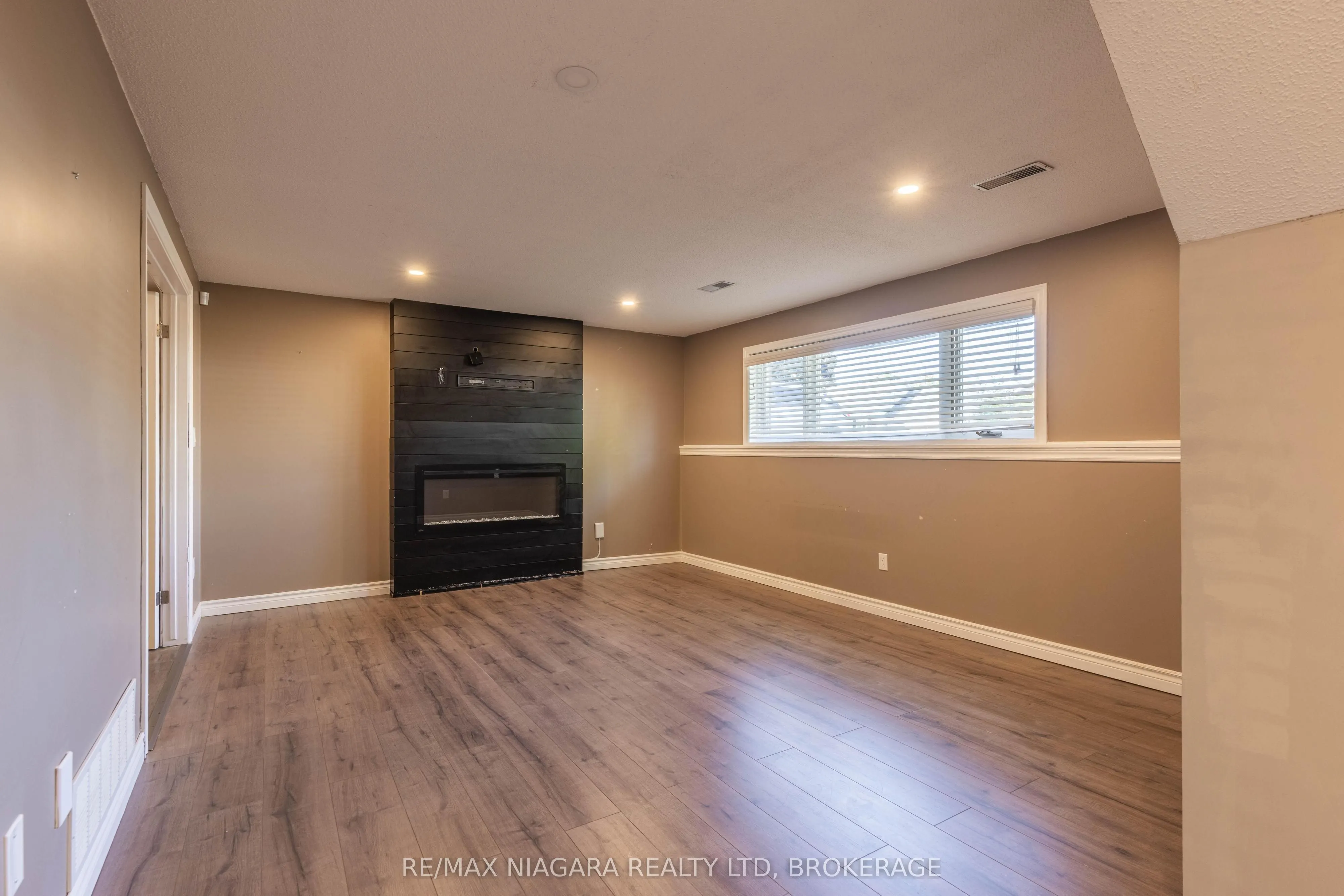 44 Maple Leaf Avenue S