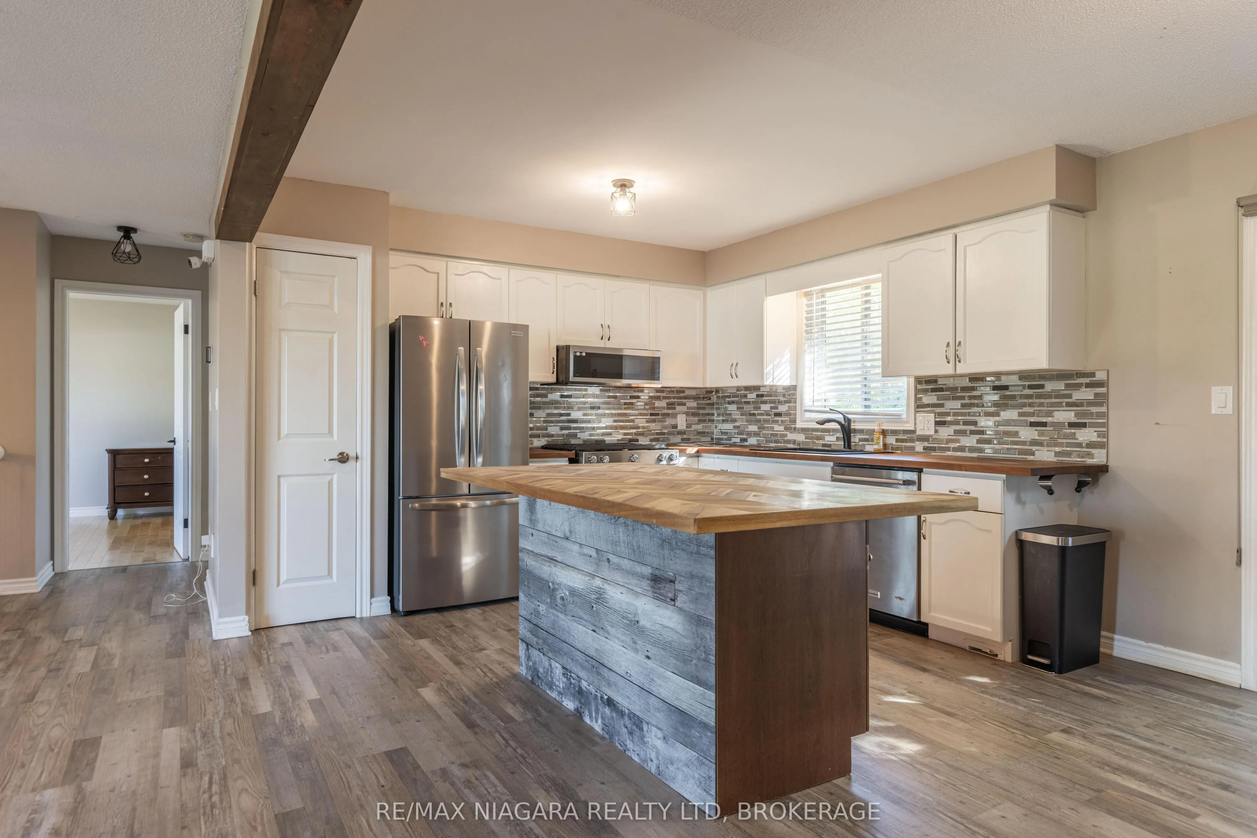 44 Maple Leaf Avenue S