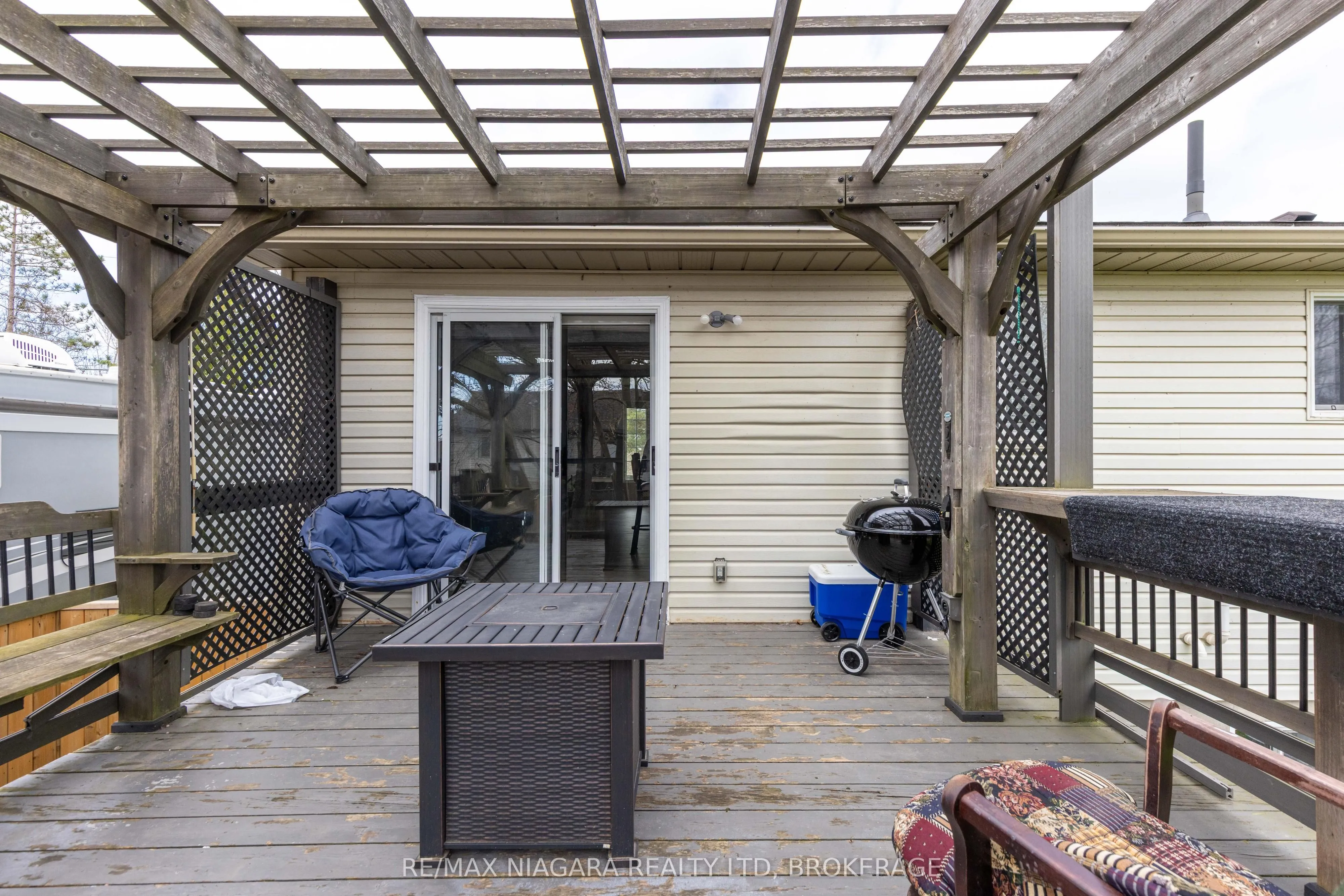 44 Maple Leaf Avenue S