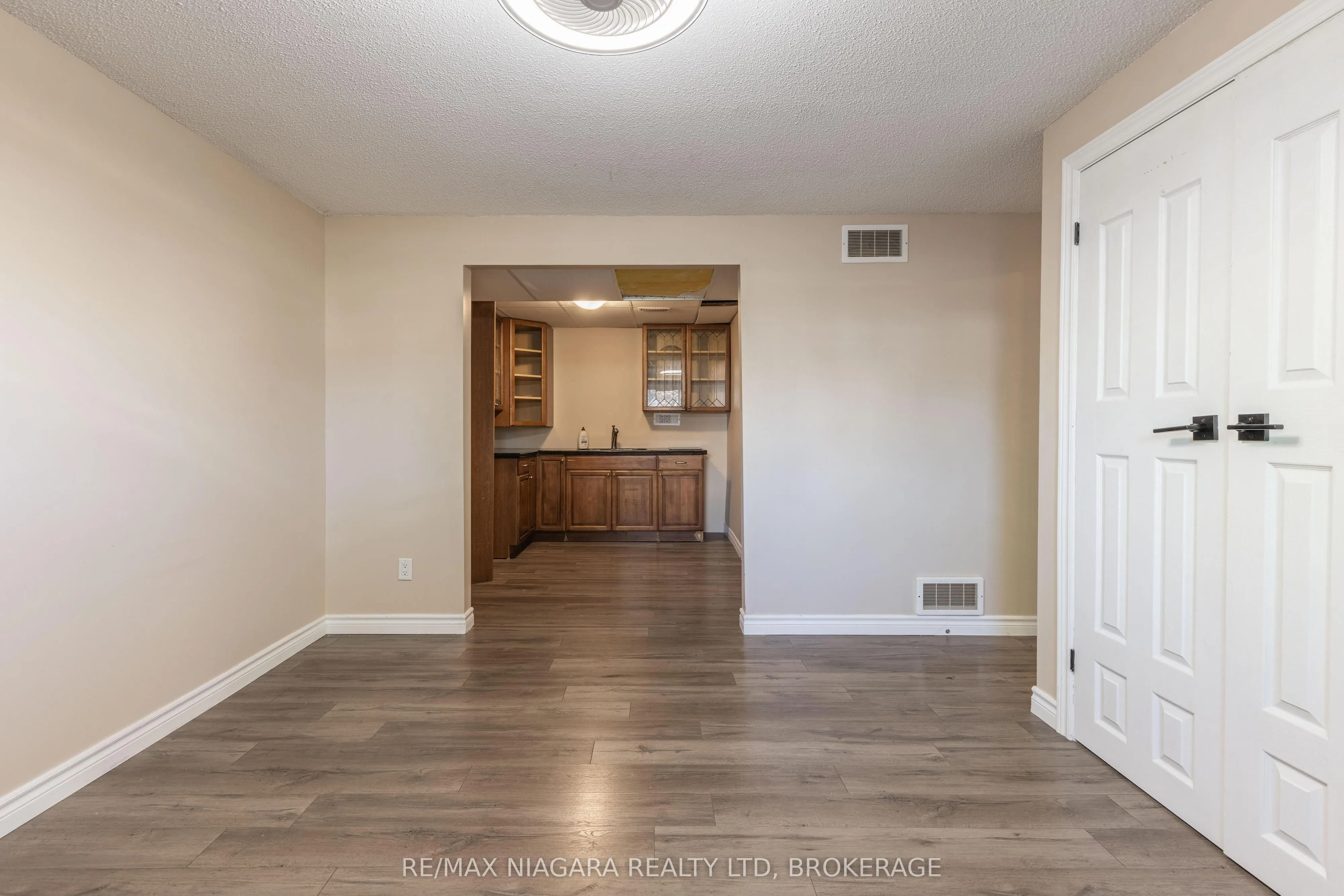 44 Maple Leaf Avenue S