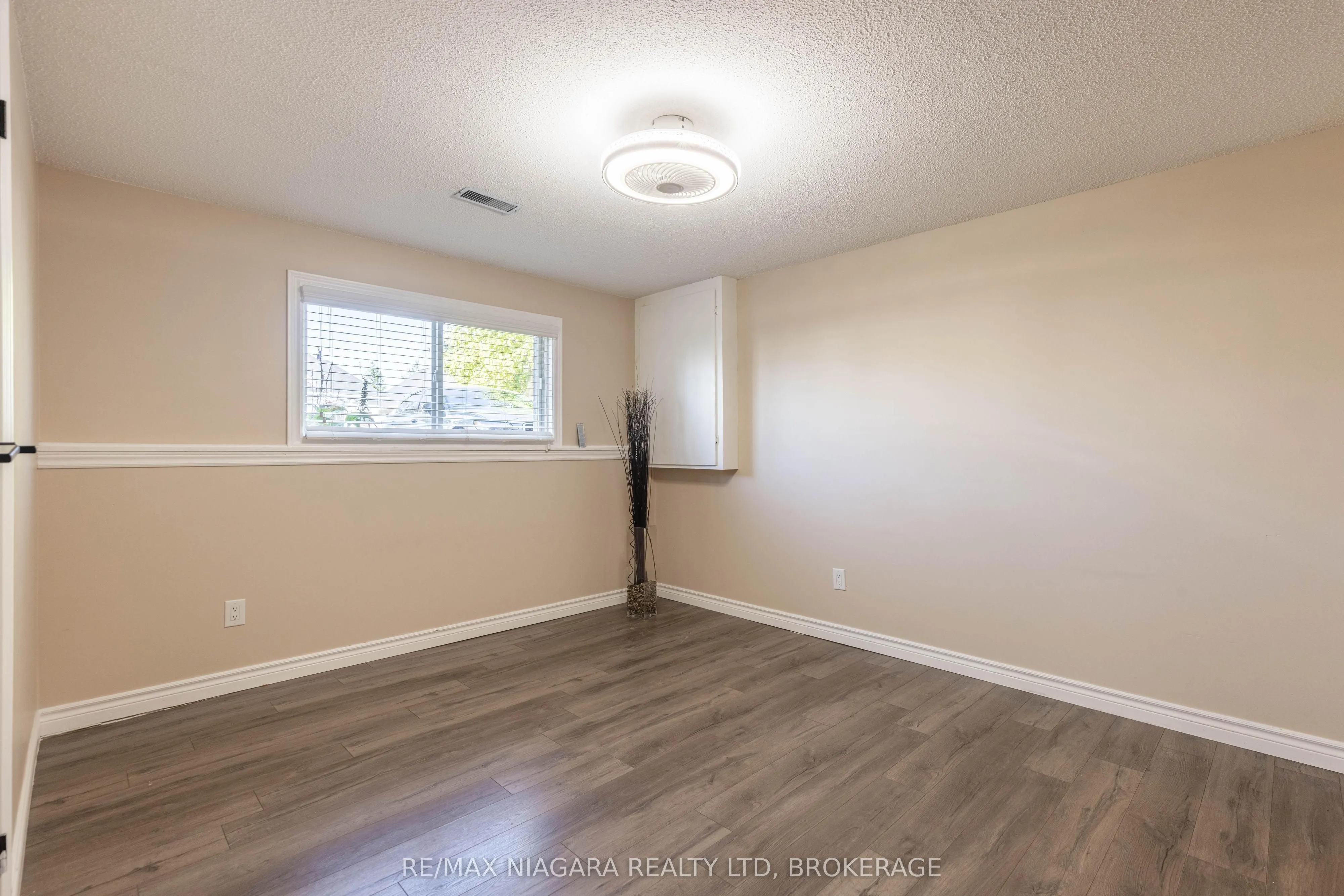 44 Maple Leaf Avenue S