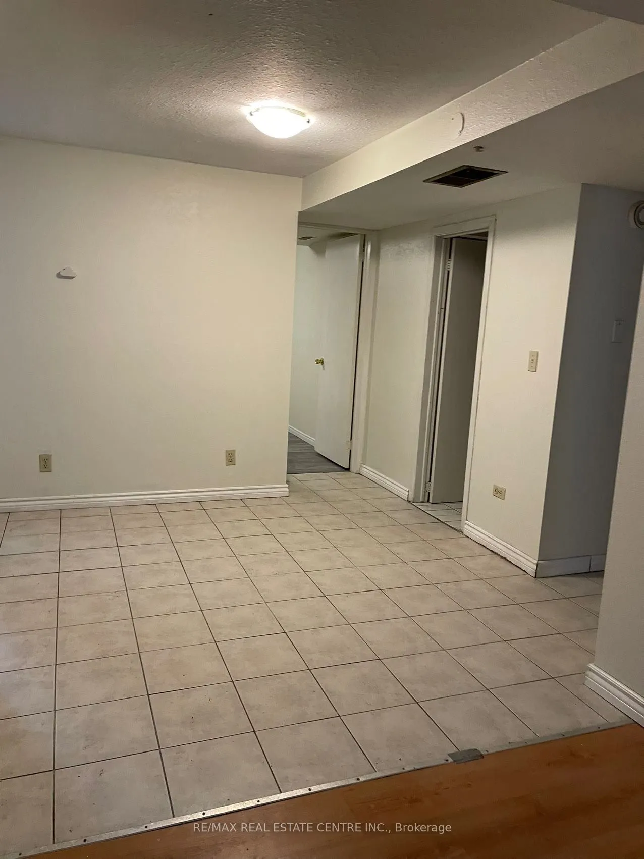 129 KORTRIGHT Drive W, #Basement