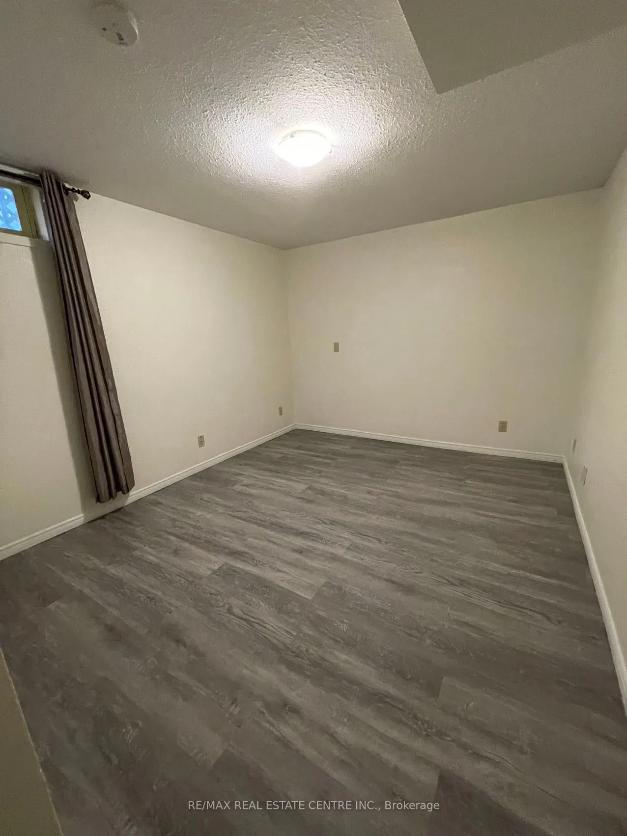 129 KORTRIGHT Drive W, #Basement