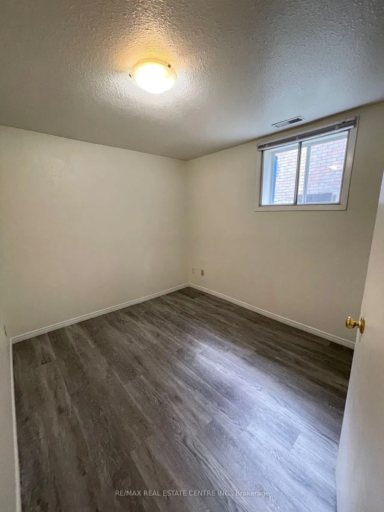129 KORTRIGHT Drive W, #Basement