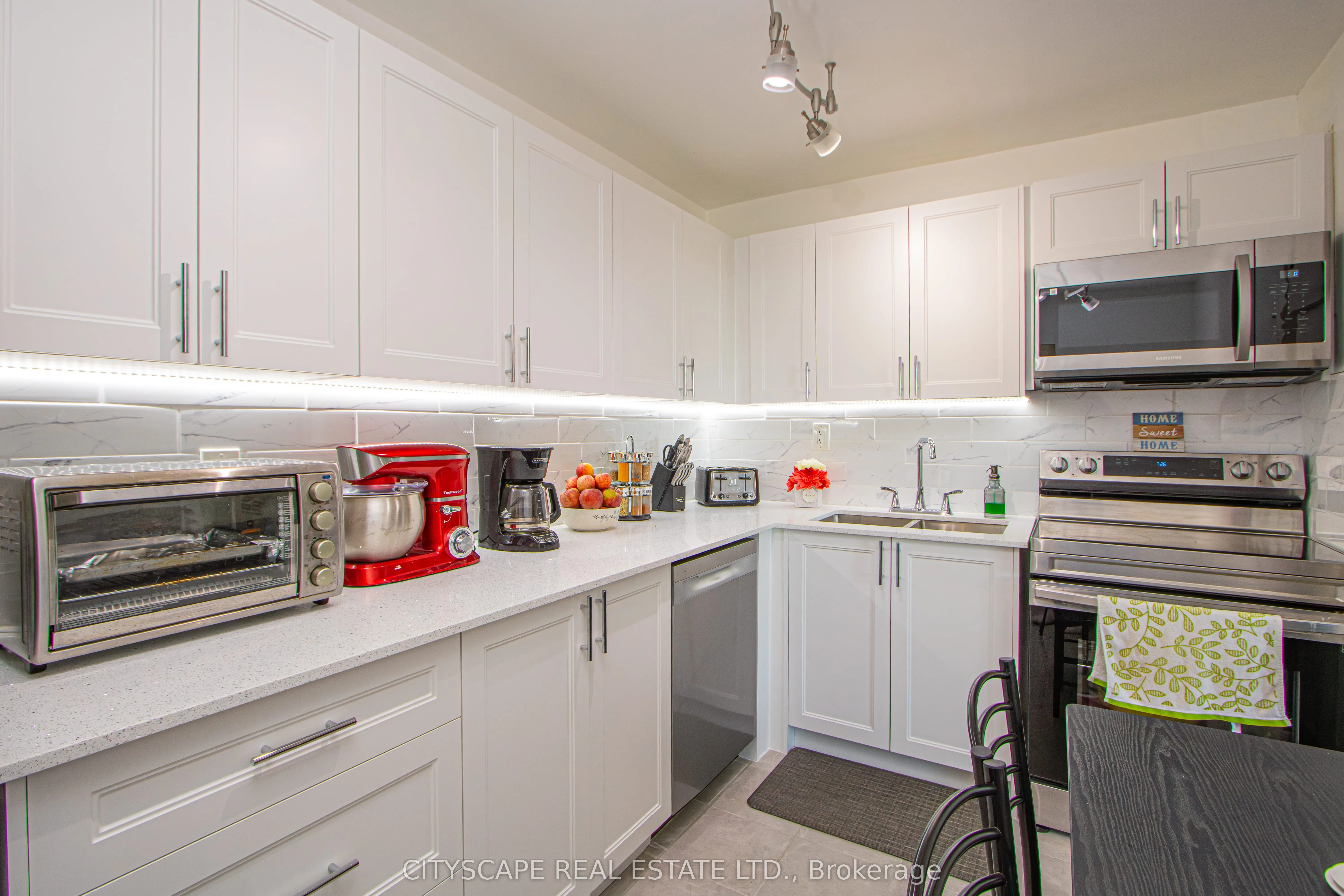 573 Mornington Avenue, #1008