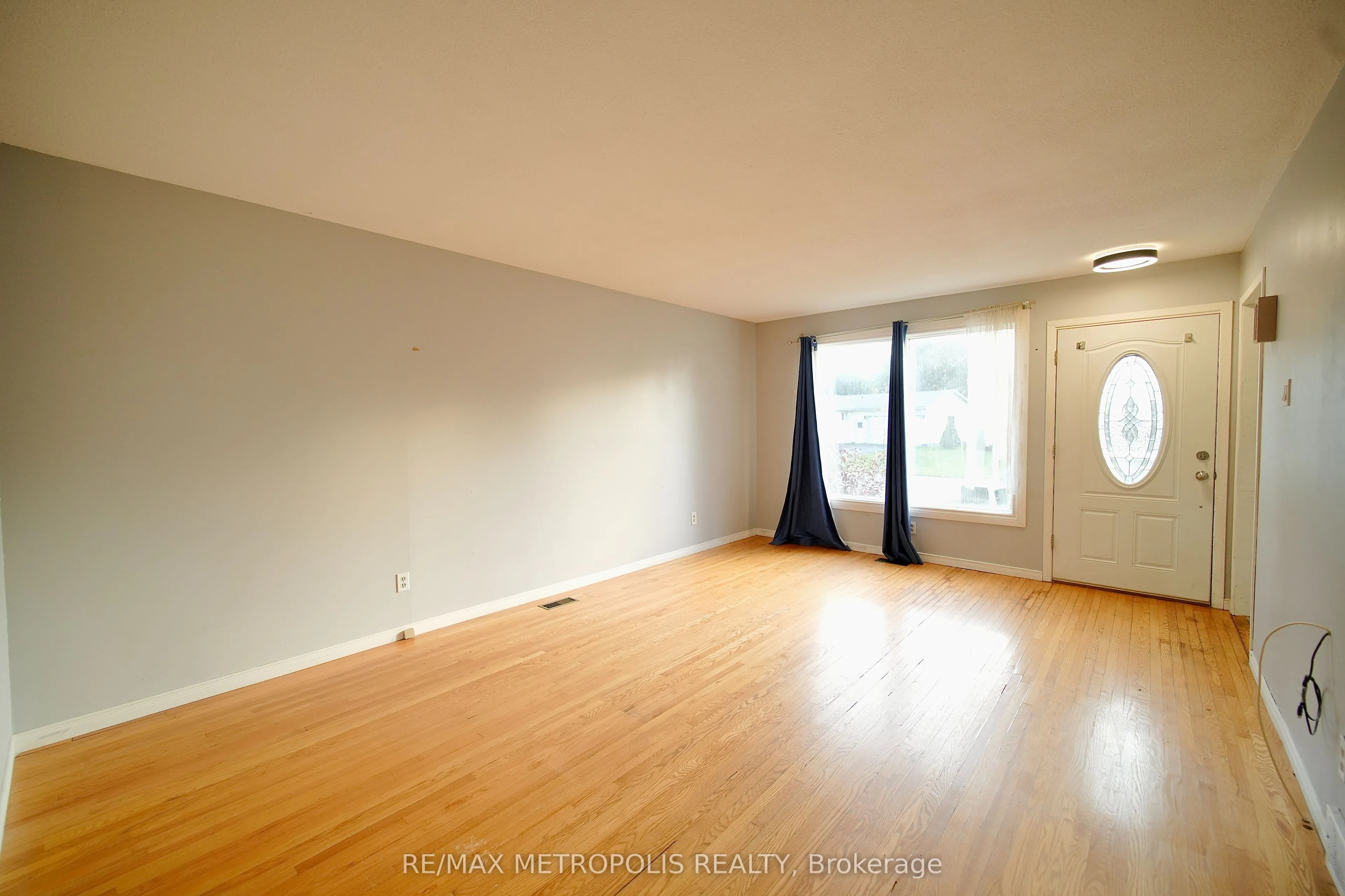 176 Culver Crescent, #Main Fl