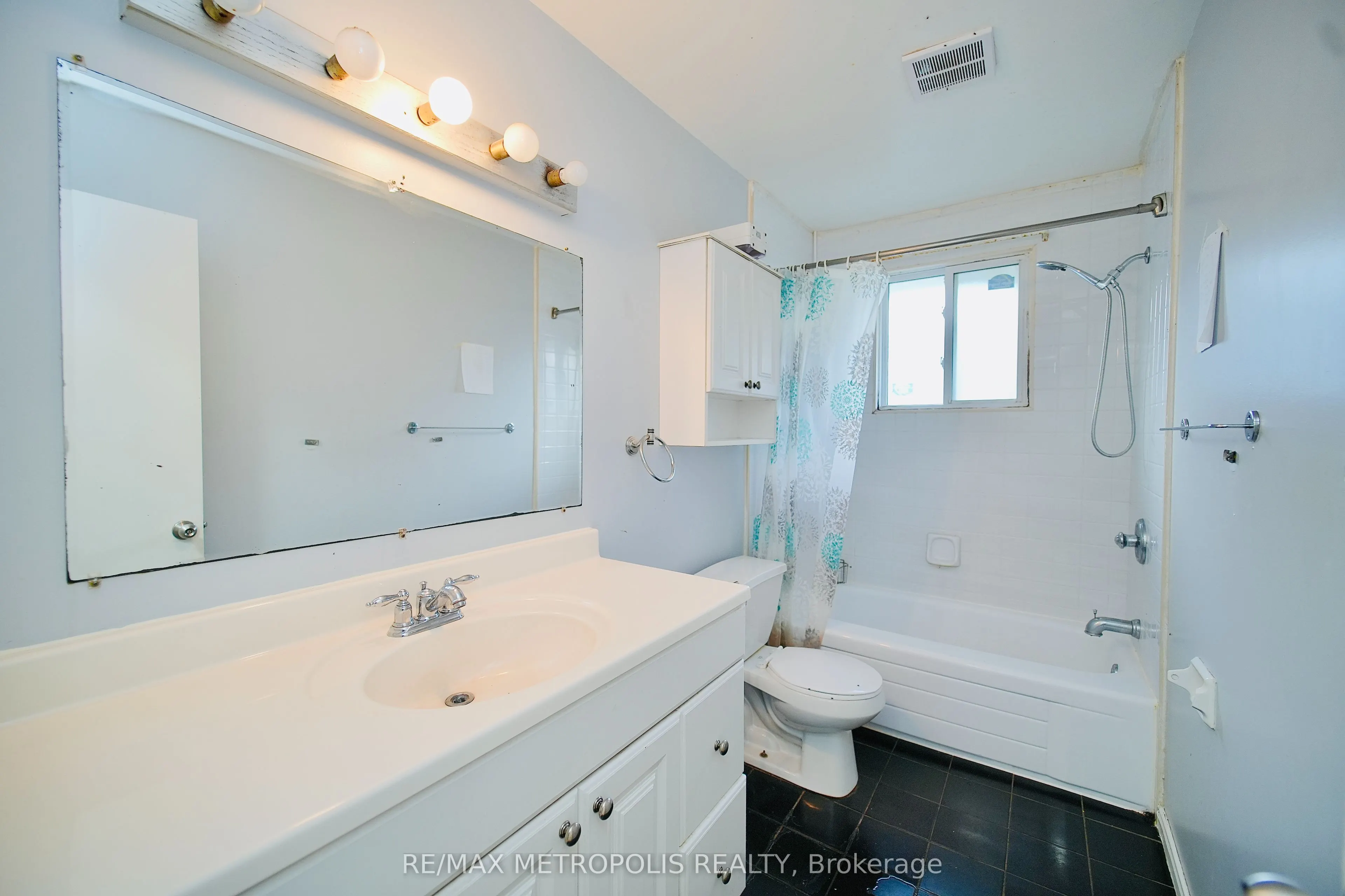 176 Culver Crescent, #Main Fl