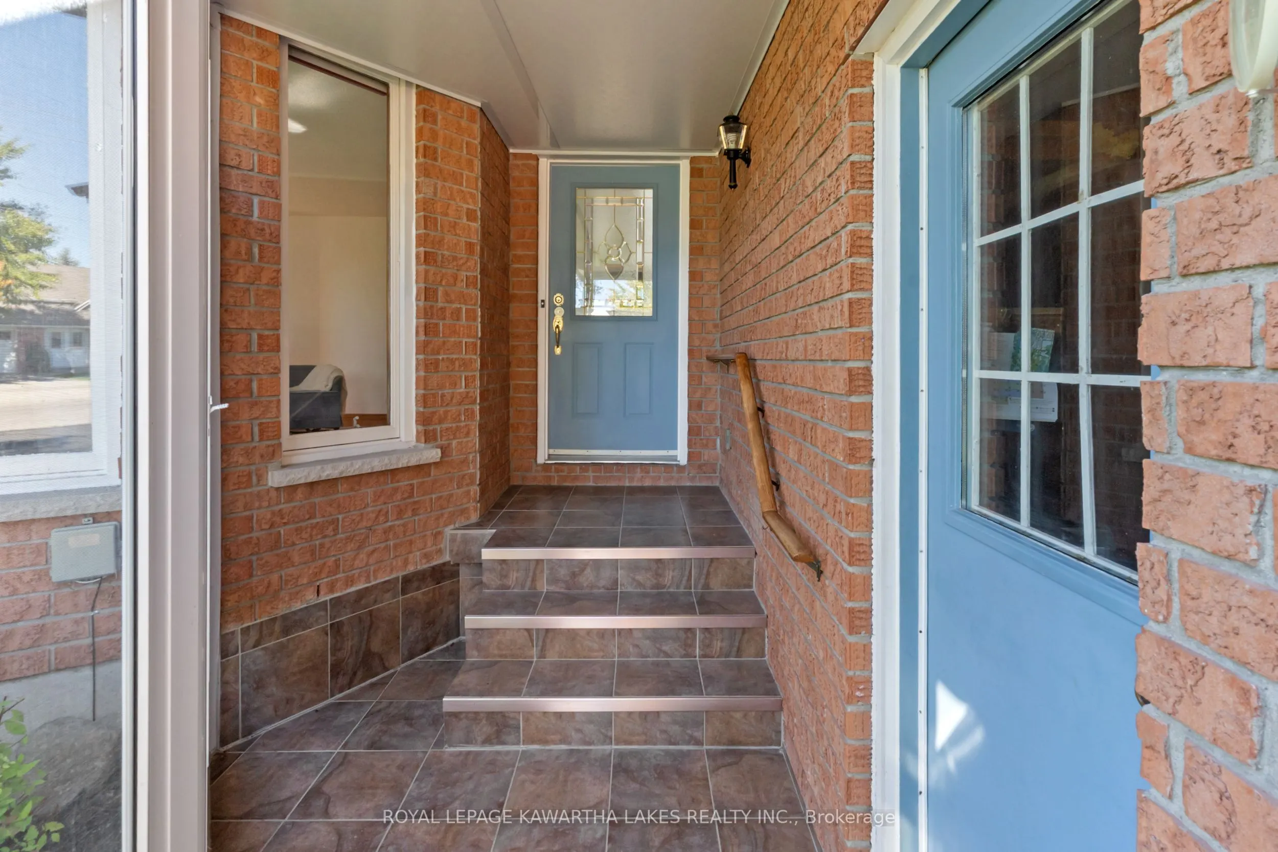 195 Elgin Street W