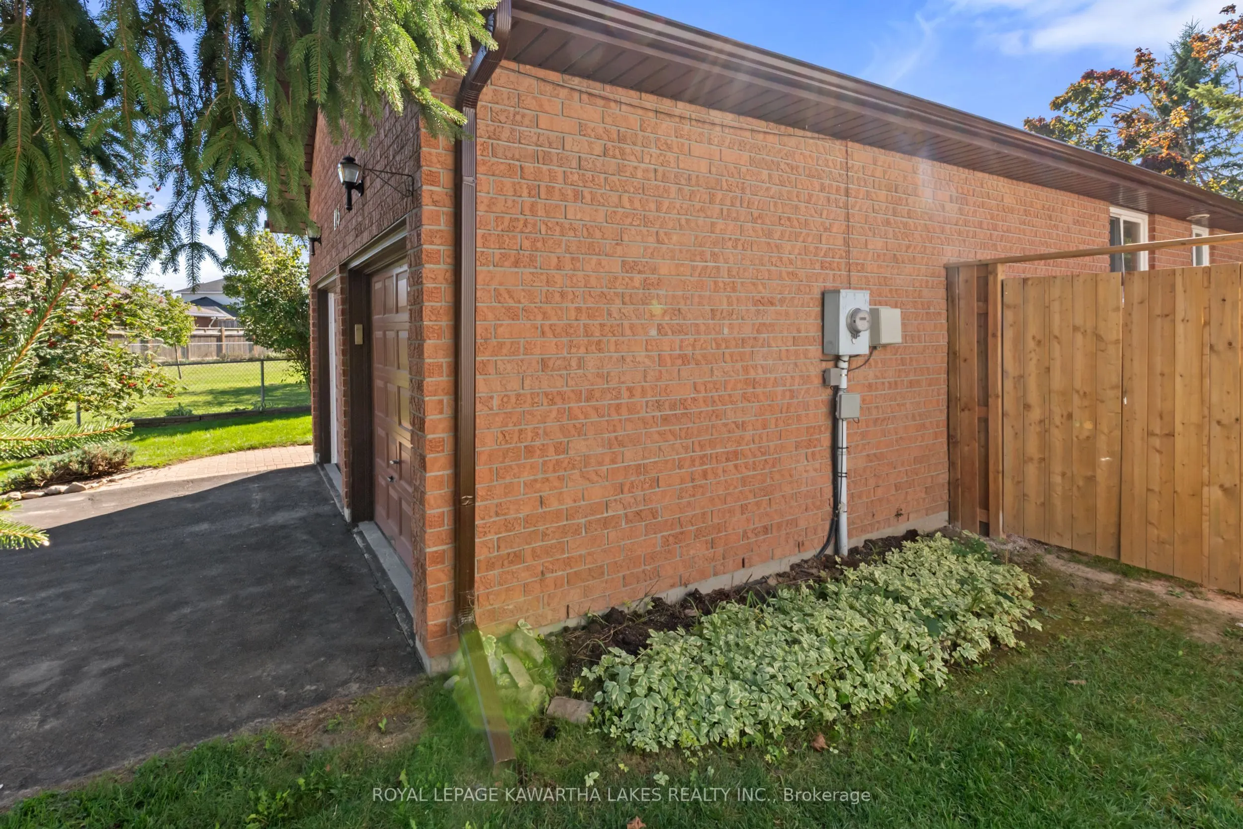 195 Elgin Street W