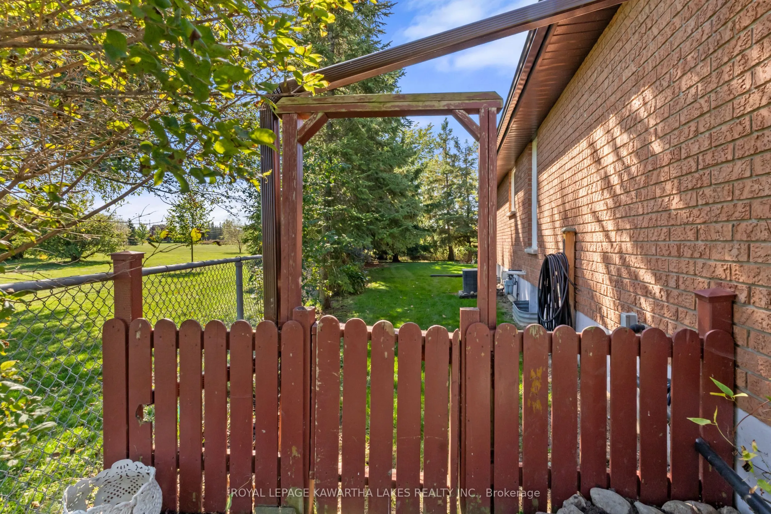 195 Elgin Street W