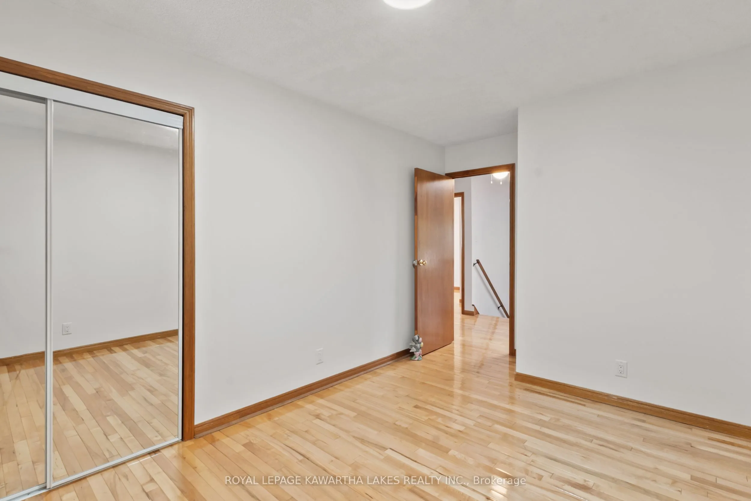 195 Elgin Street W