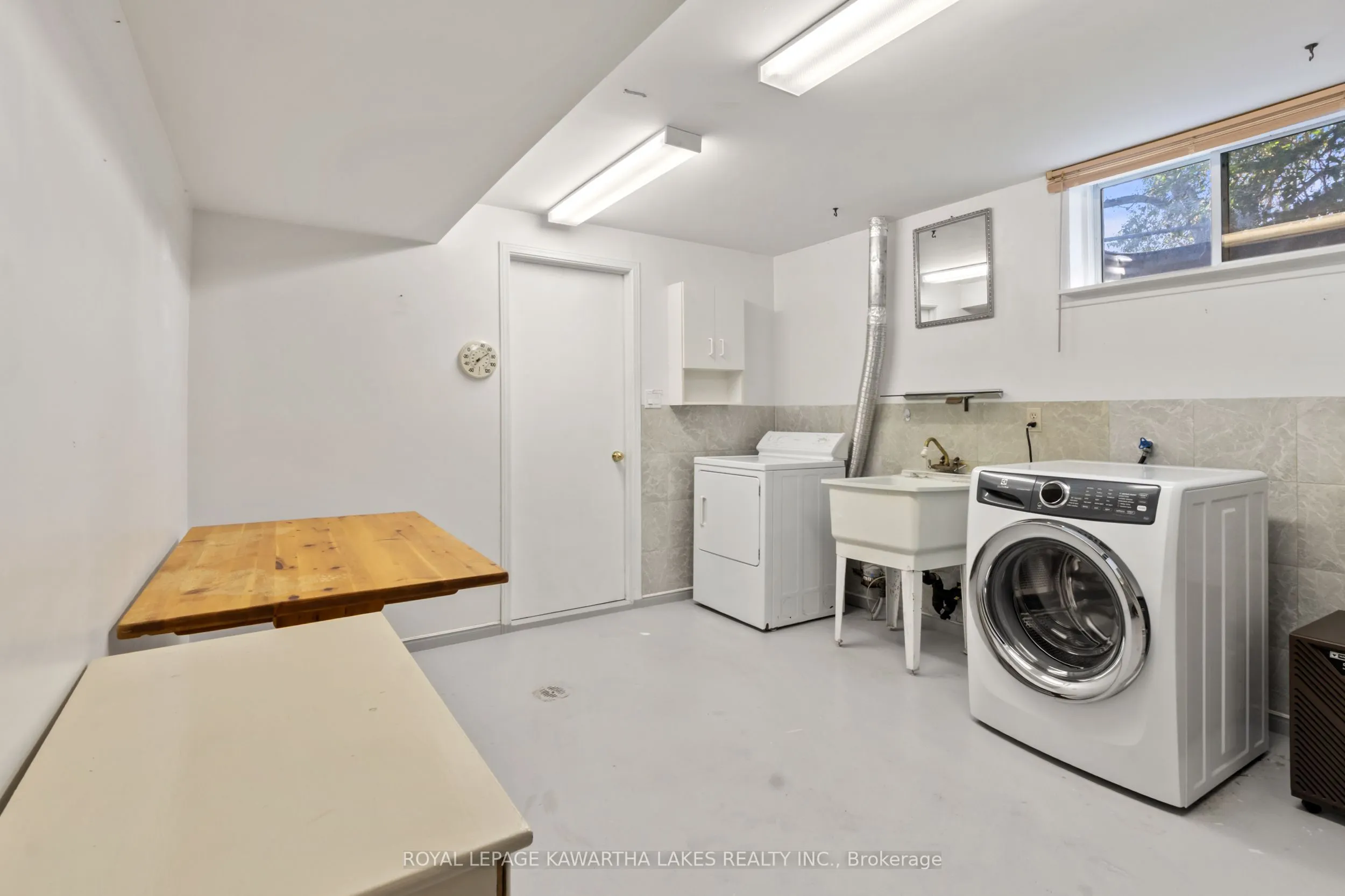 195 Elgin Street W
