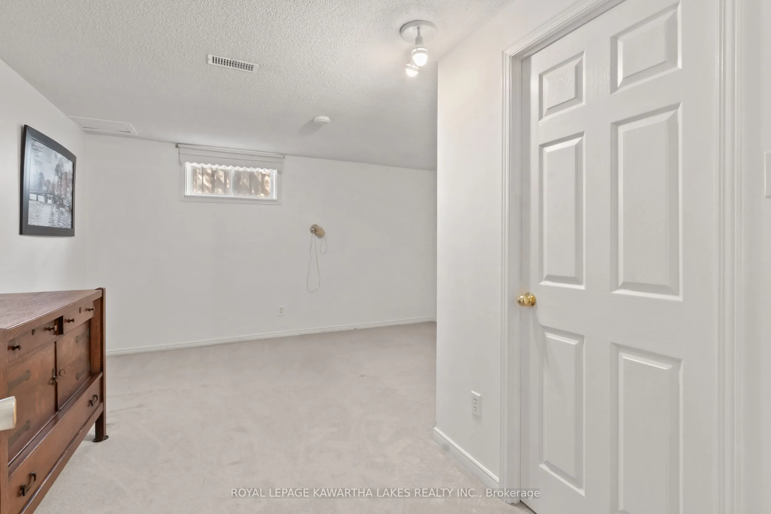 195 Elgin Street W