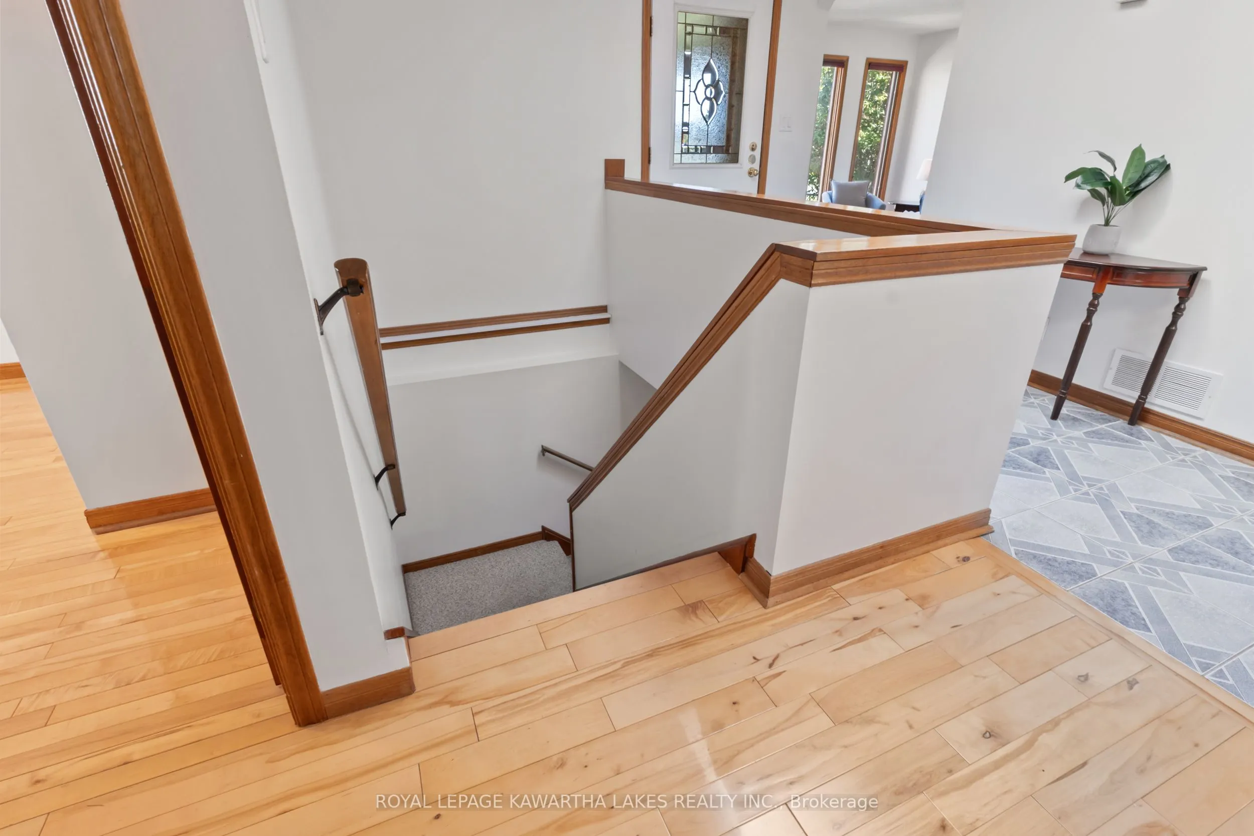 195 Elgin Street W