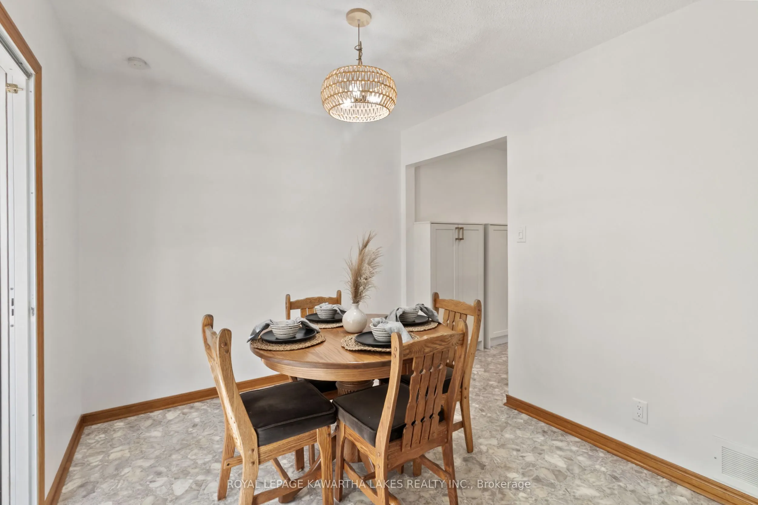 195 Elgin Street W