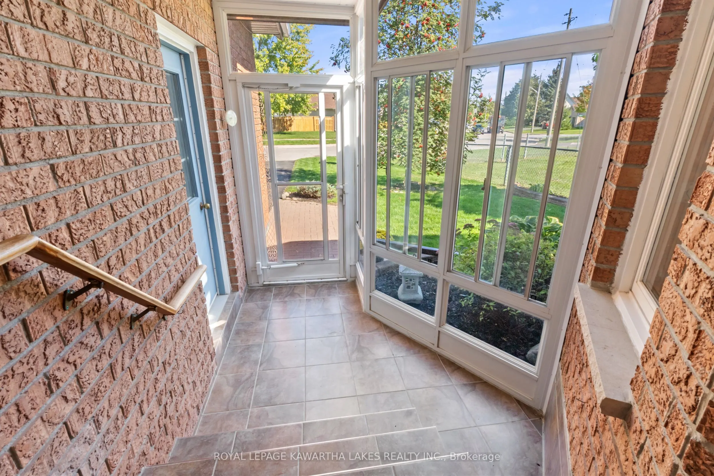 195 Elgin Street W