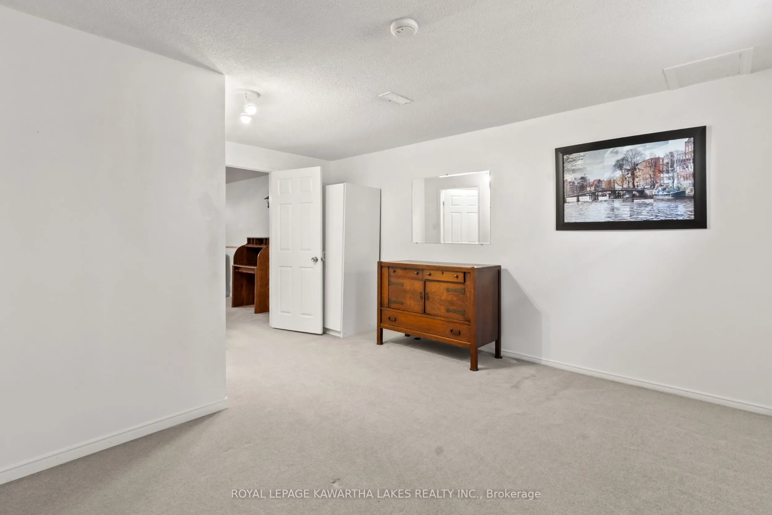 195 Elgin Street W