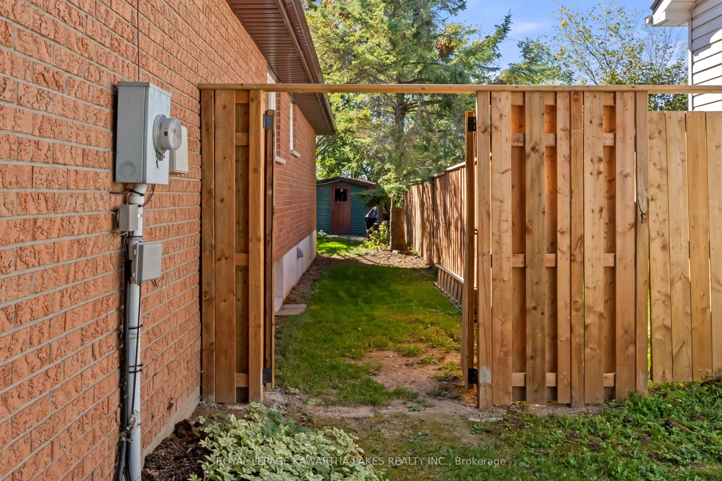 195 Elgin Street W