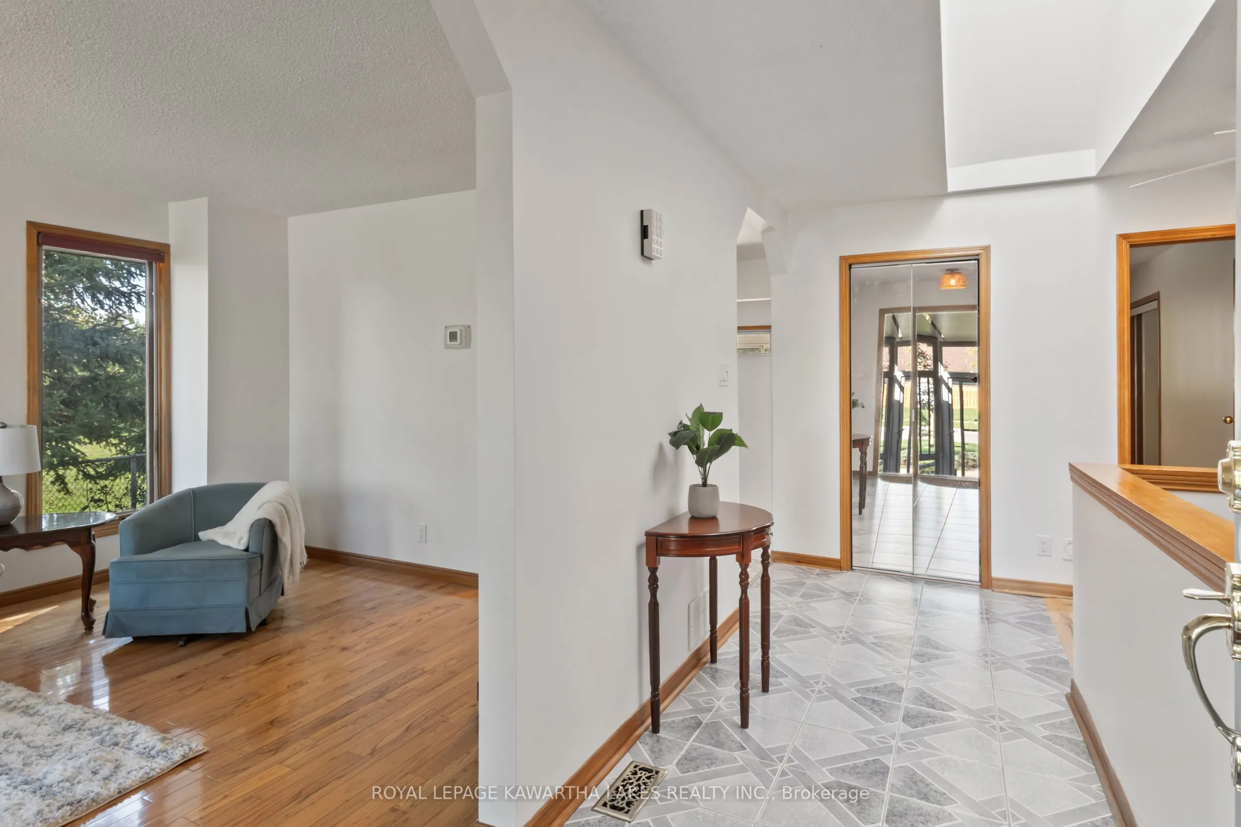 195 Elgin Street W