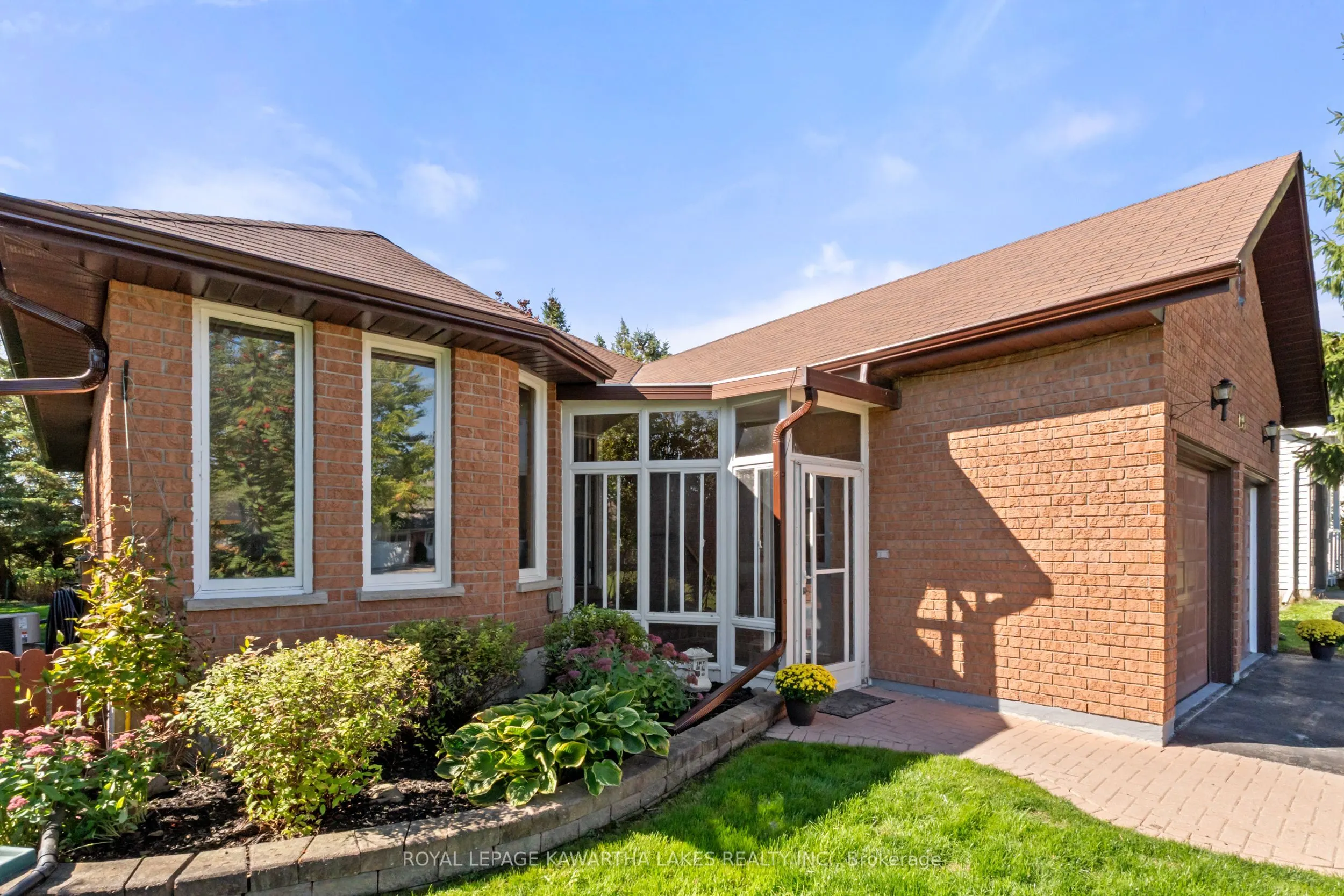 195 Elgin Street W