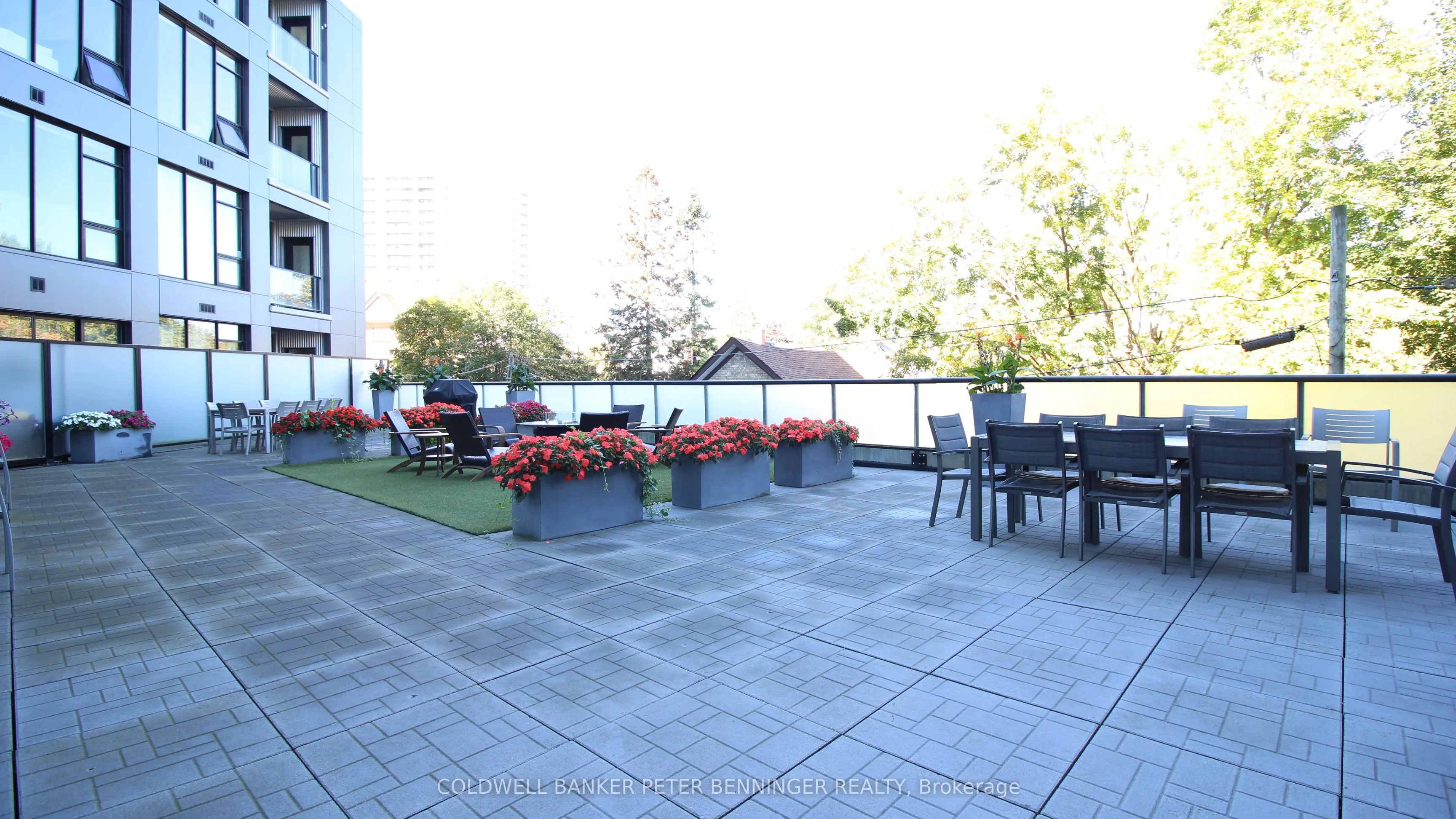 690 King Street W, #319