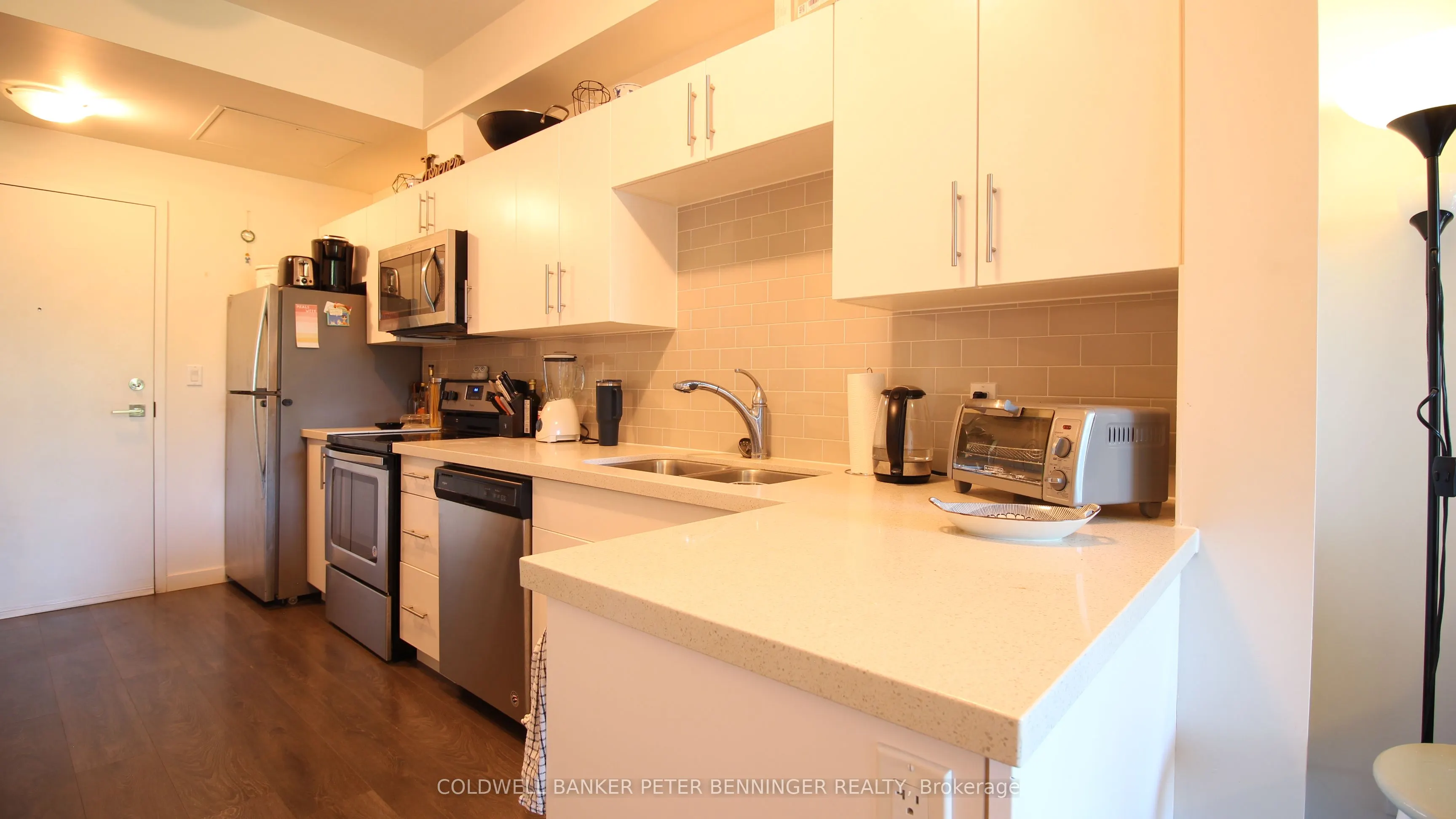 690 King Street W, #319