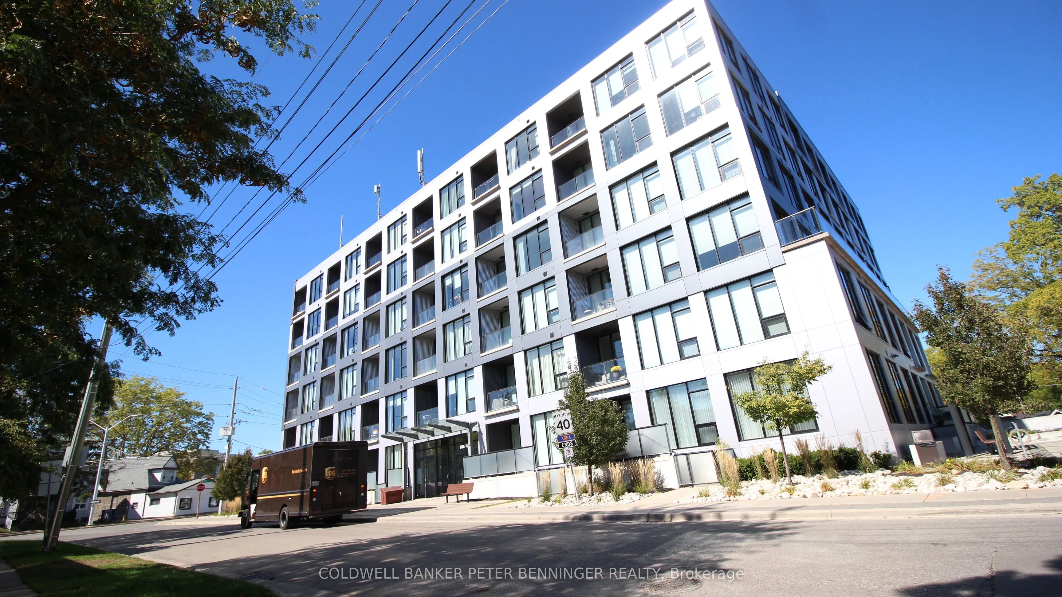 690 King Street W, #319