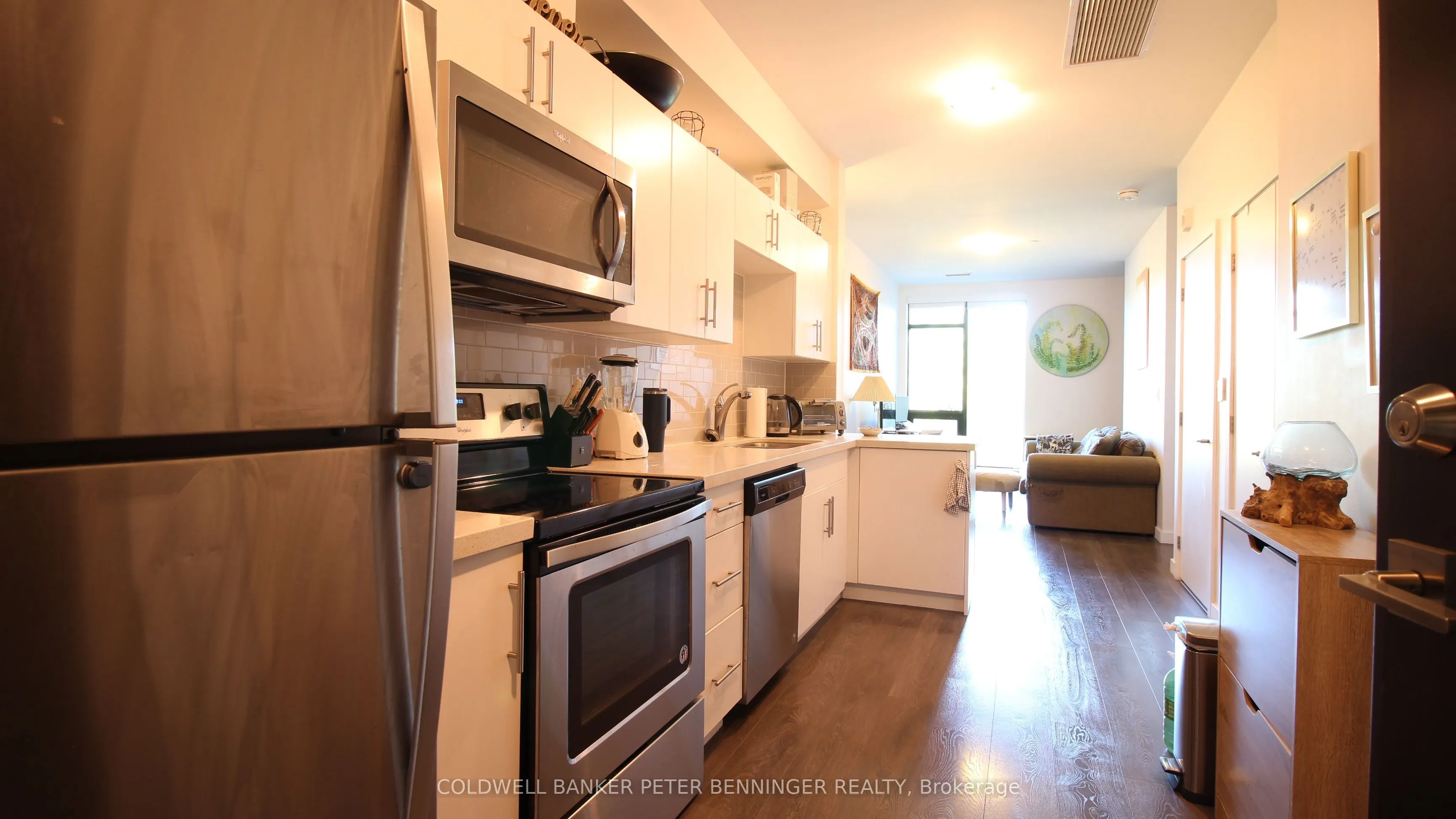 690 King Street W, #319