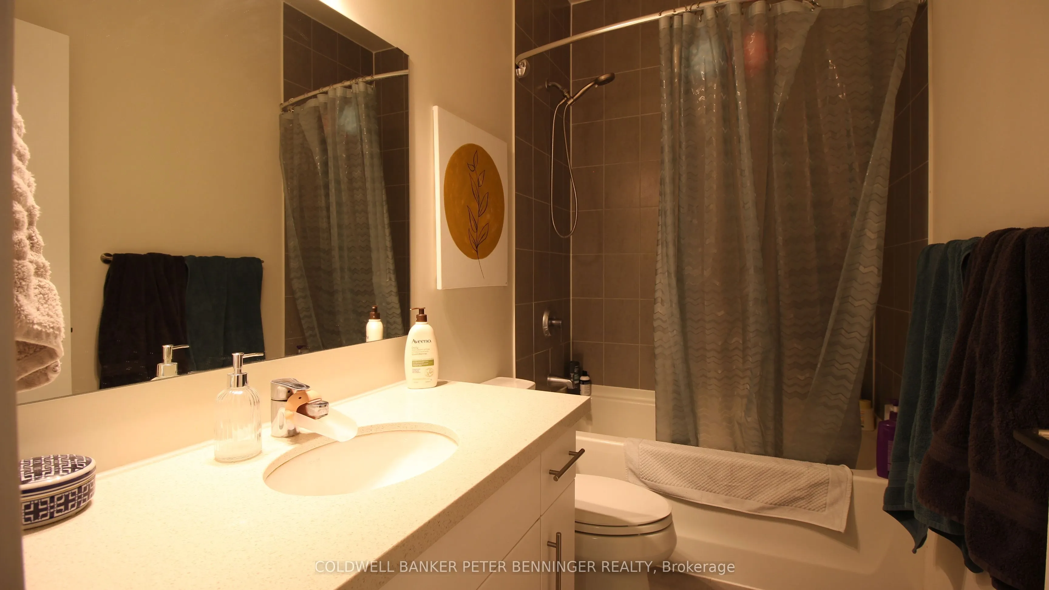690 King Street W, #319