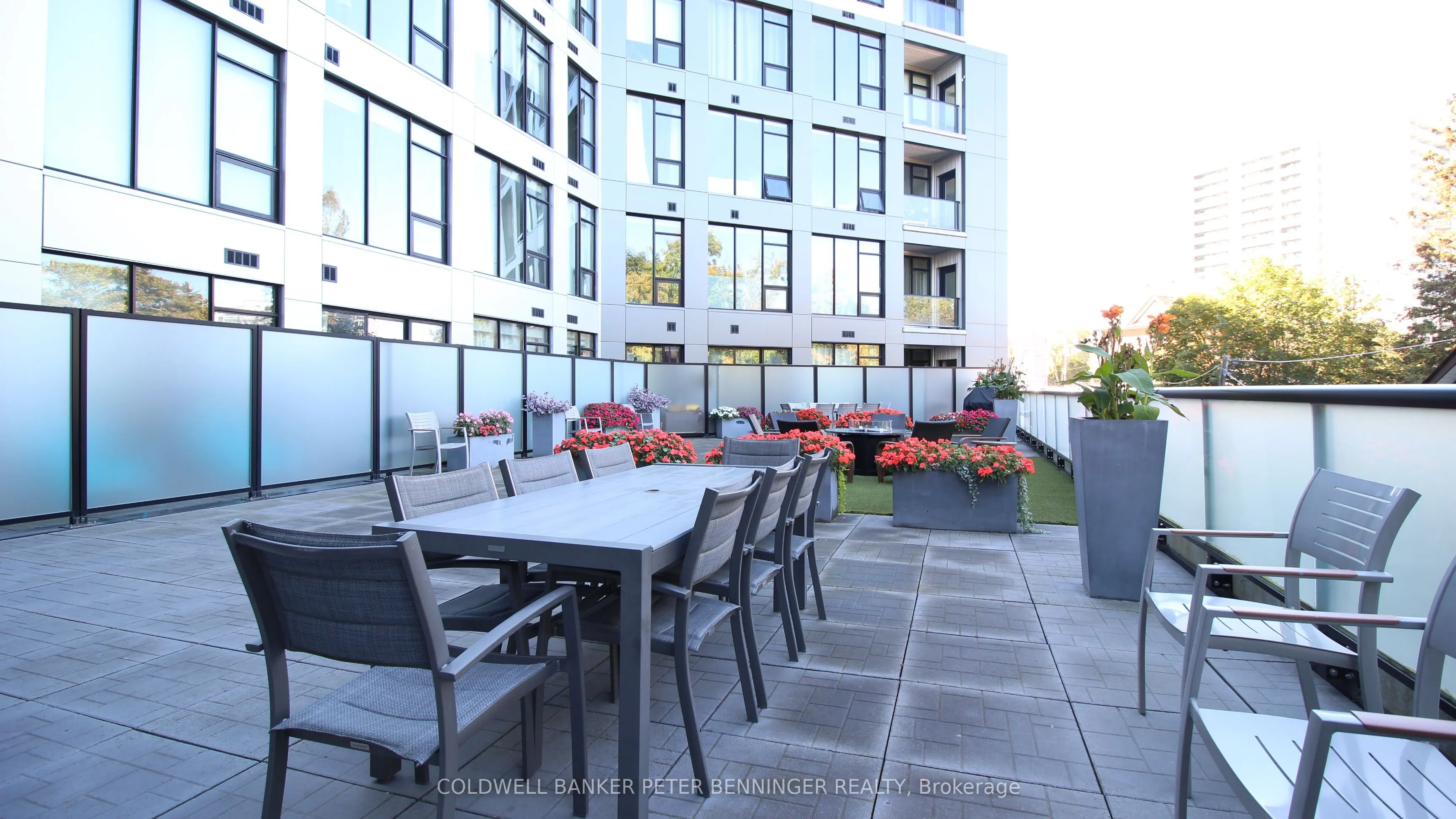 690 King Street W, #319