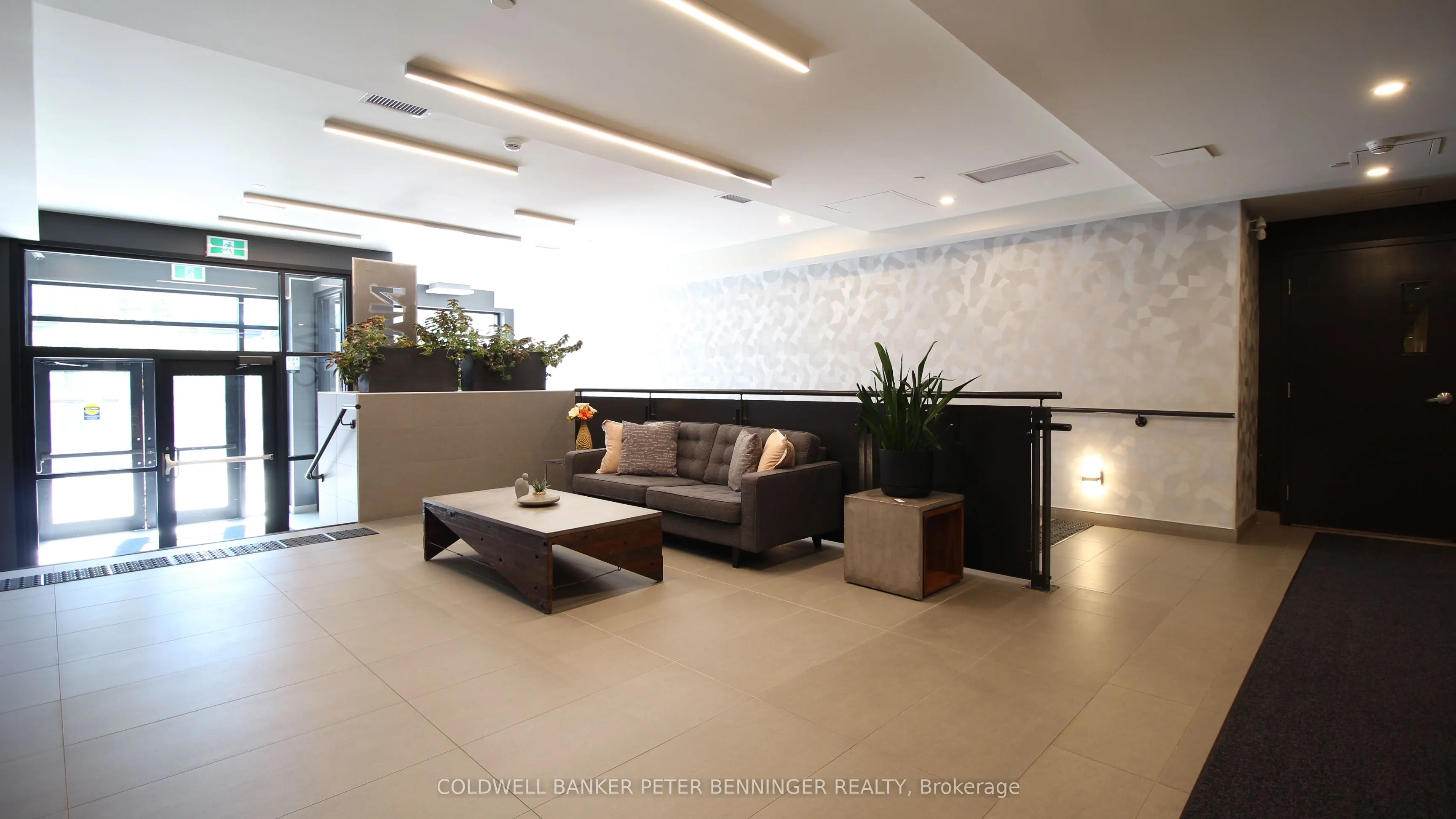 690 King Street W, #319