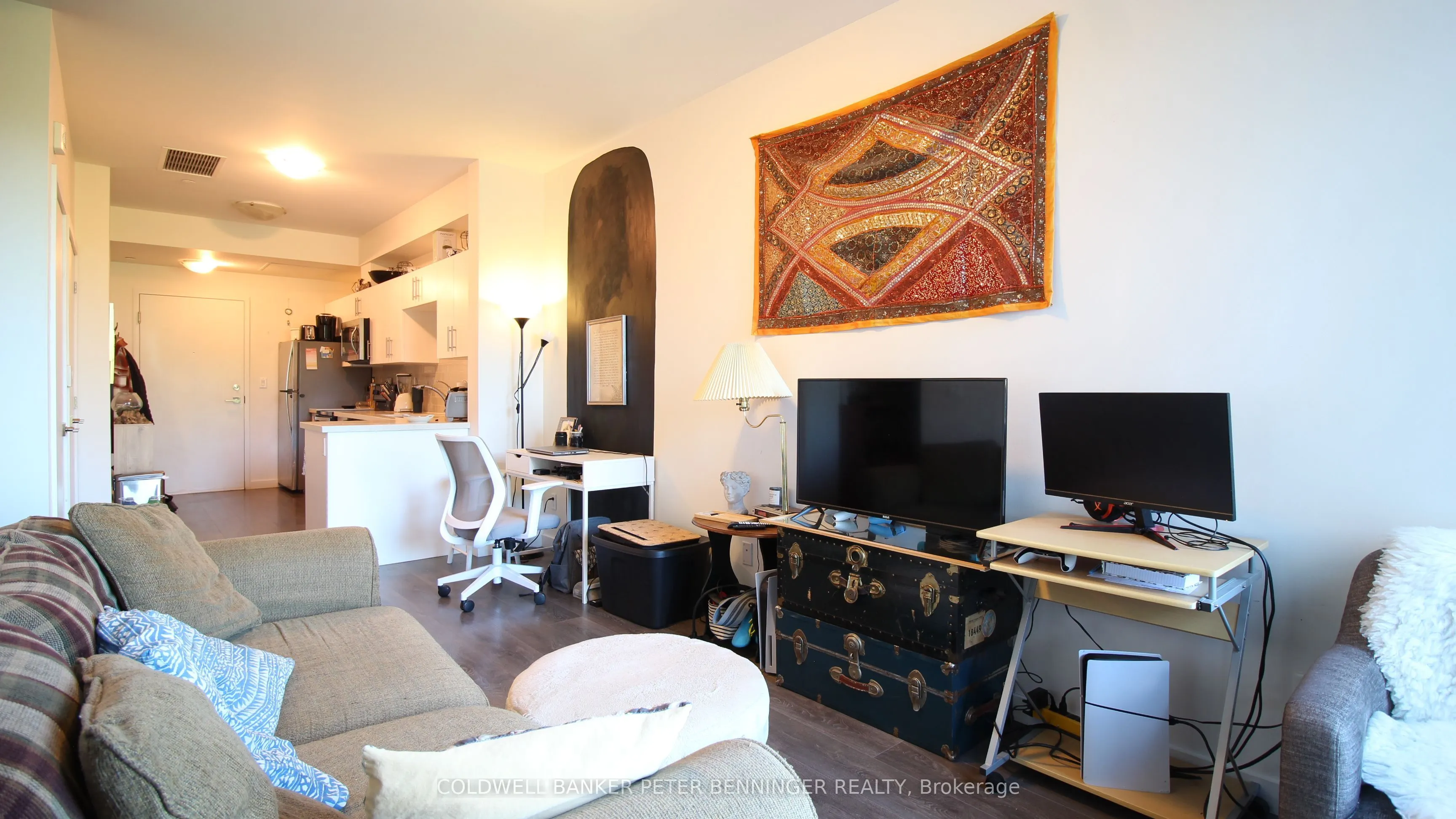 690 King Street W, #319