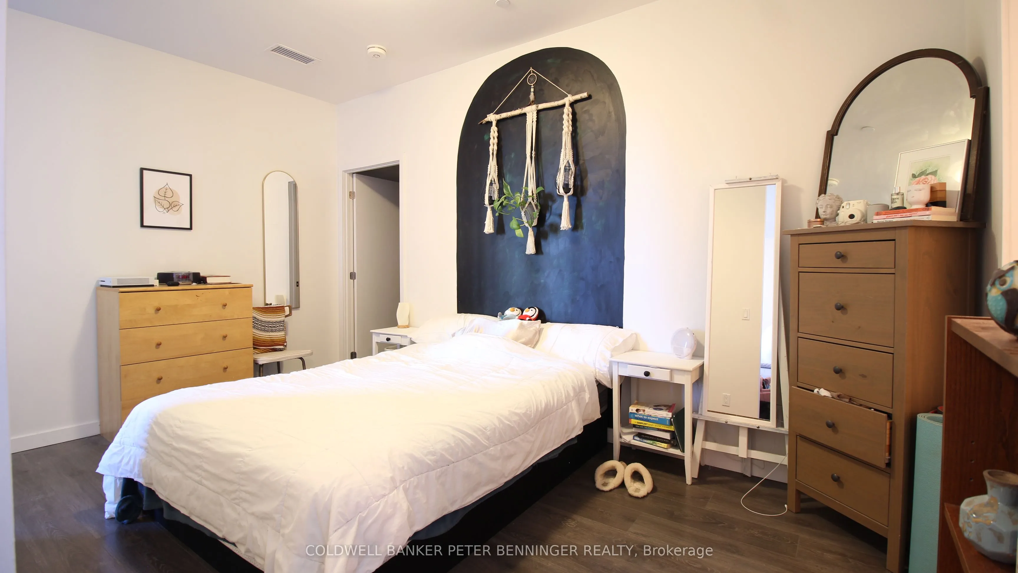 690 King Street W, #319